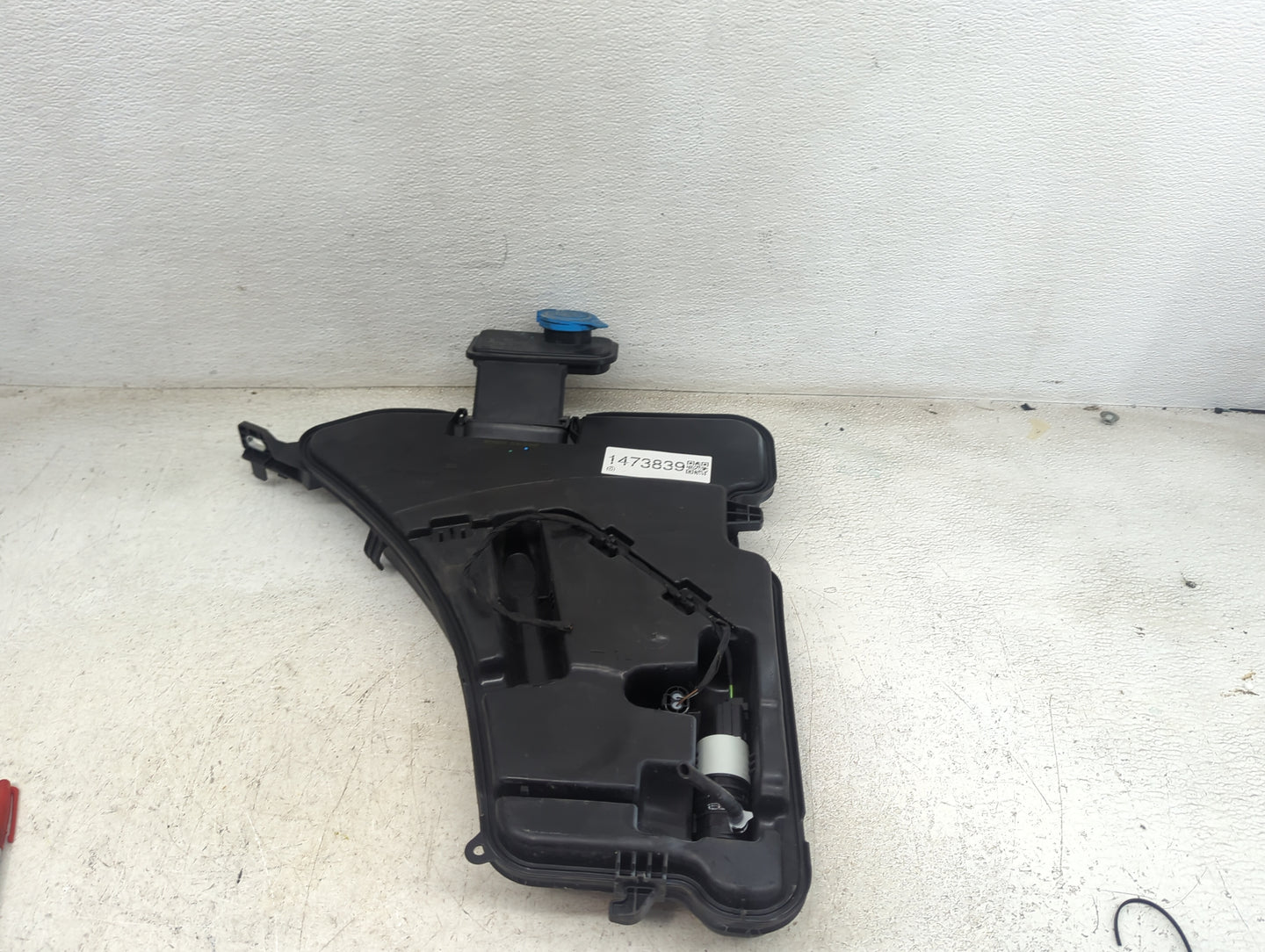 Bmw M550i Windshield Washer Fluid Reservoir Bottle Oem - Oemusedautoparts1.com
