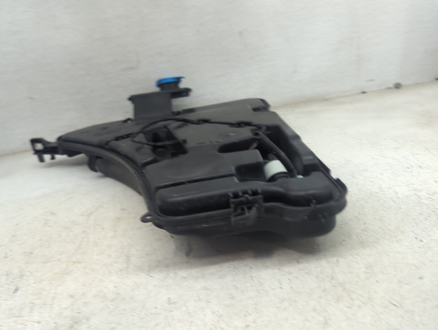 Bmw M550i Windshield Washer Fluid Reservoir Bottle Oem - Oemusedautoparts1.com