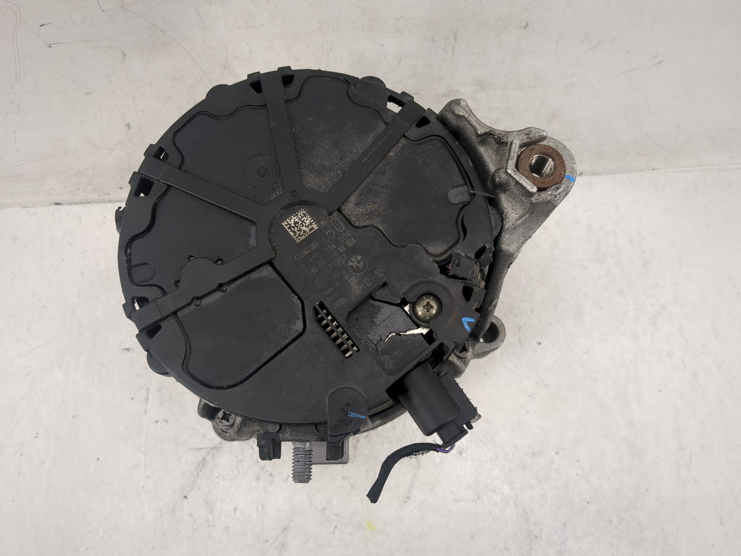 2018-2019 Bmw X3 Alternator Replacement Generator Charging Assembly Engine OEM P/N:8571357 0 125 814 004 Fits OEM Used Auto 
