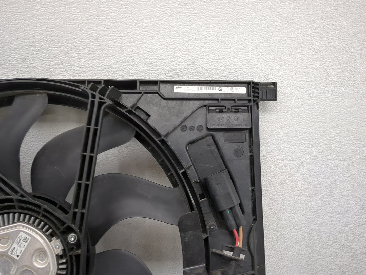 2019-2022 Bmw X5 Electric Radiator Cooling Fan Motor Assembly P/N:17427634466 Fits Fits 2019 2020 2021 2022 OEM Used Auto Pa