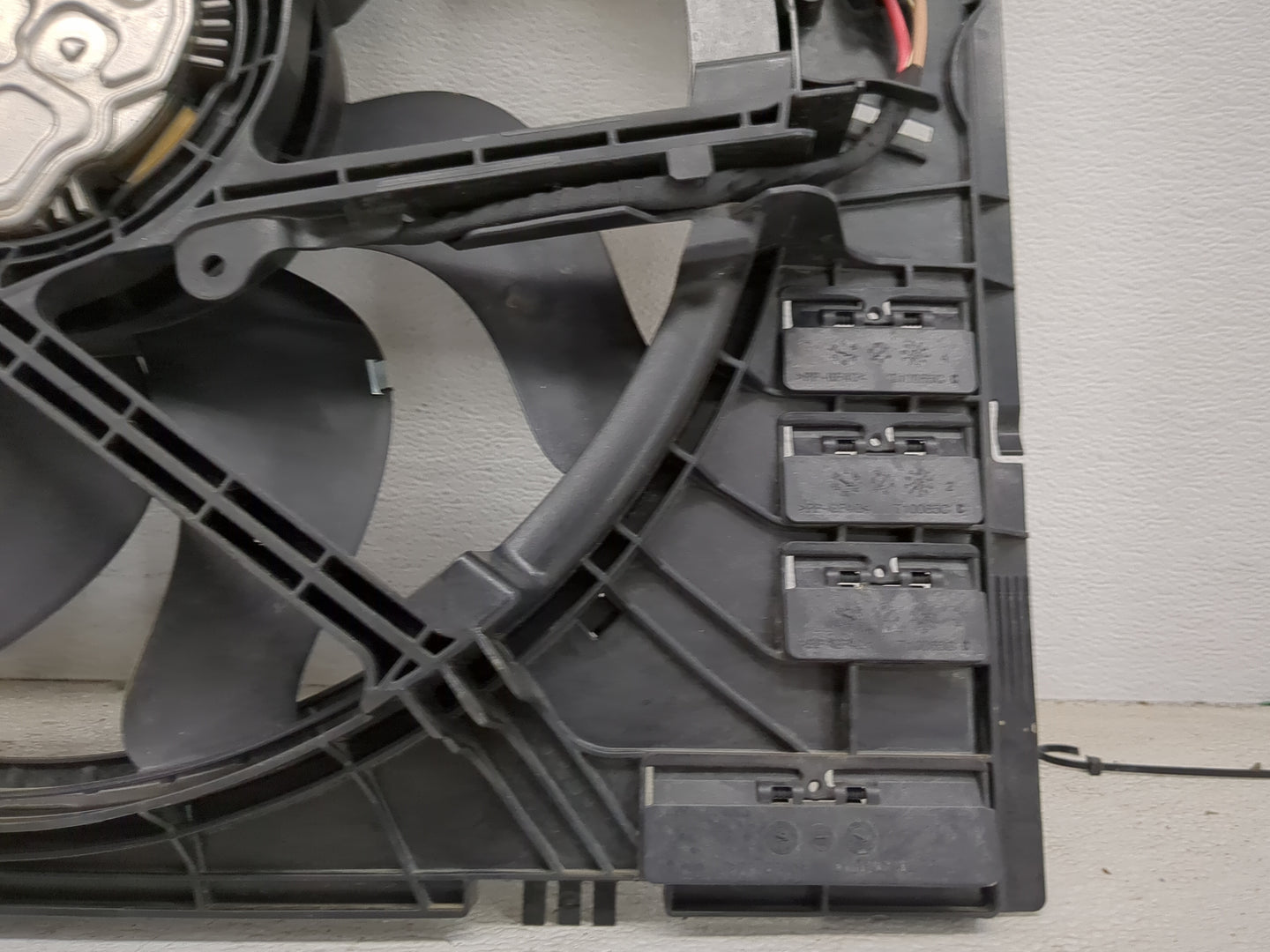 2019-2022 Bmw X5 Electric Radiator Cooling Fan Motor Assembly P/N:17427634466 Fits Fits 2019 2020 2021 2022 OEM Used Auto Pa