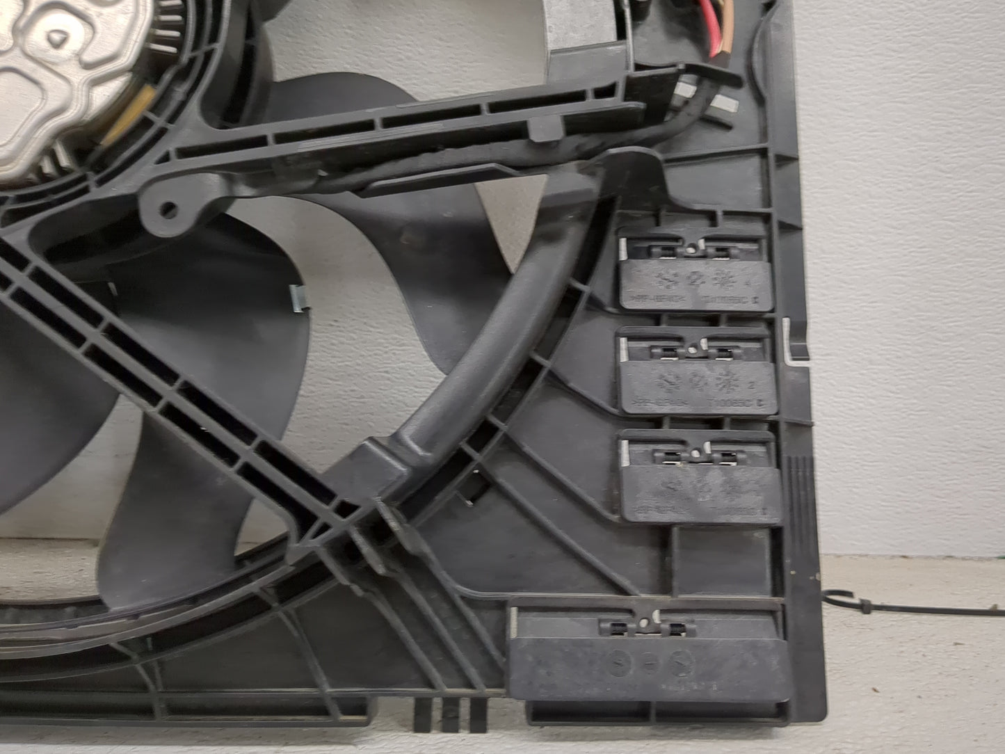 2019-2022 Bmw X5 Electric Radiator Cooling Fan Motor Assembly P/N:17427634466 Fits Fits 2019 2020 2021 2022 OEM Used Auto Pa