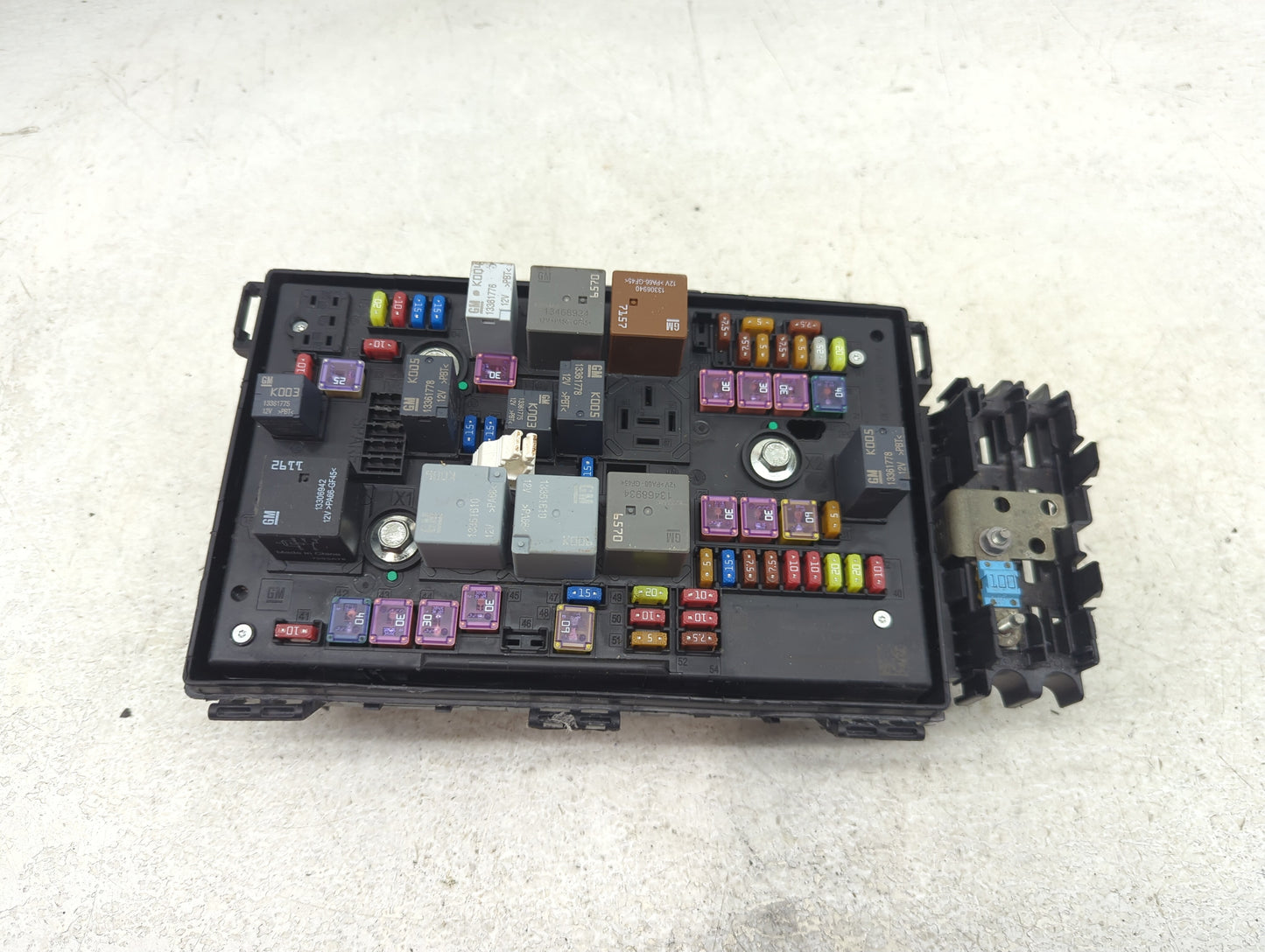 2019 Buick Cascada Fusebox Fuse Box Panel Relay Module P/N:C11000139 Fits OEM Used Auto Parts - Oemusedautoparts1.com