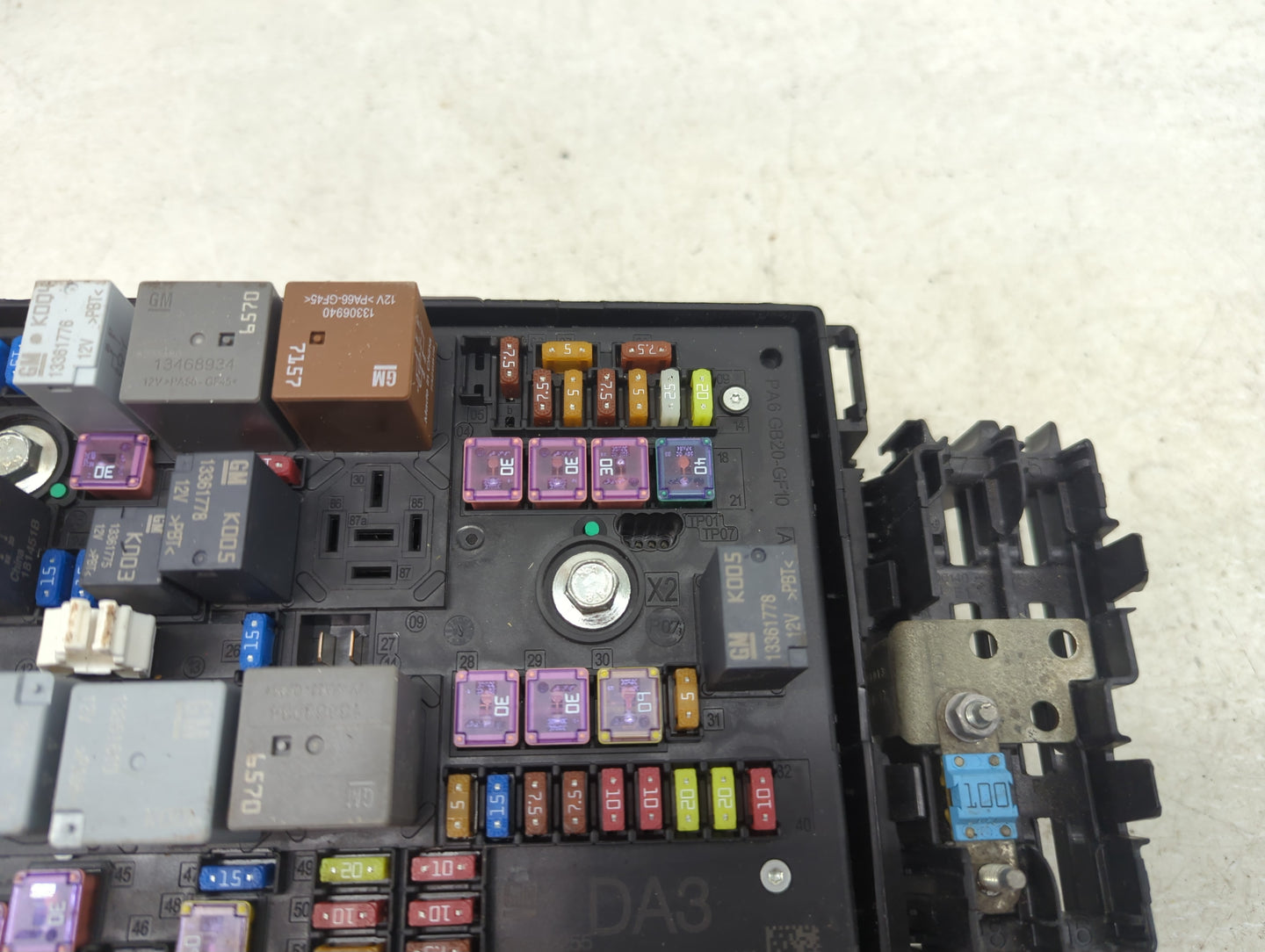 2019 Buick Cascada Fusebox Fuse Box Panel Relay Module P/N:C11000139 Fits OEM Used Auto Parts - Oemusedautoparts1.com