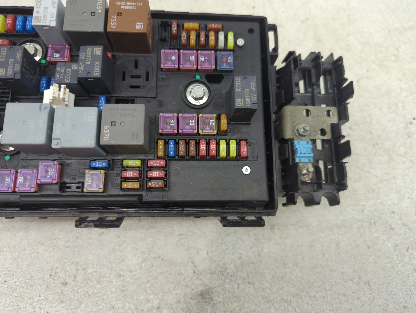 2019 Buick Cascada Fusebox Fuse Box Panel Relay Module P/N:C11000139 Fits OEM Used Auto Parts - Oemusedautoparts1.com