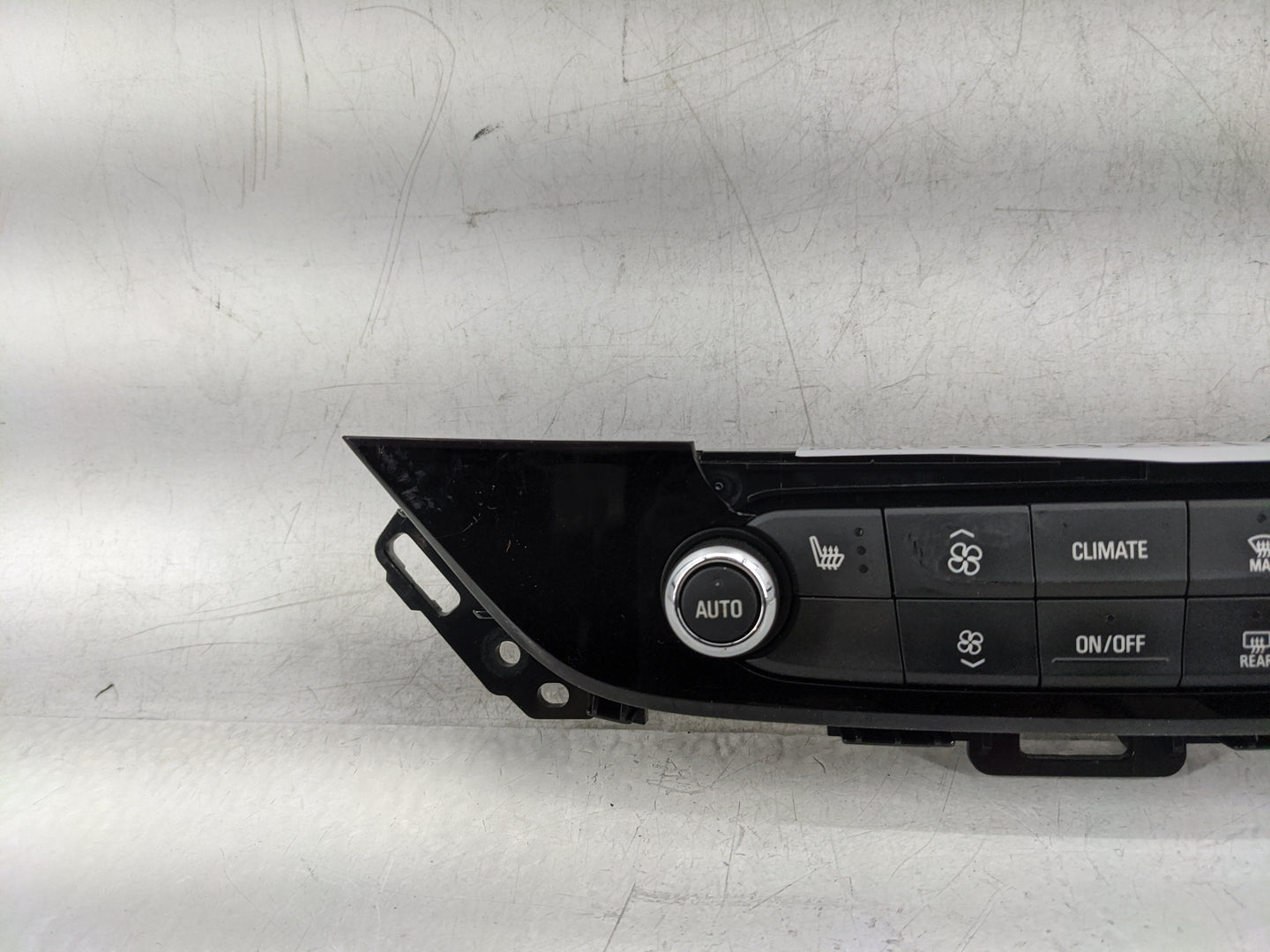 2018-2020 Buick Enclave Climate Control Module Temperature AC/Heater Replacement P/N:811030956 84497455 Fits Fits 2018 2019 