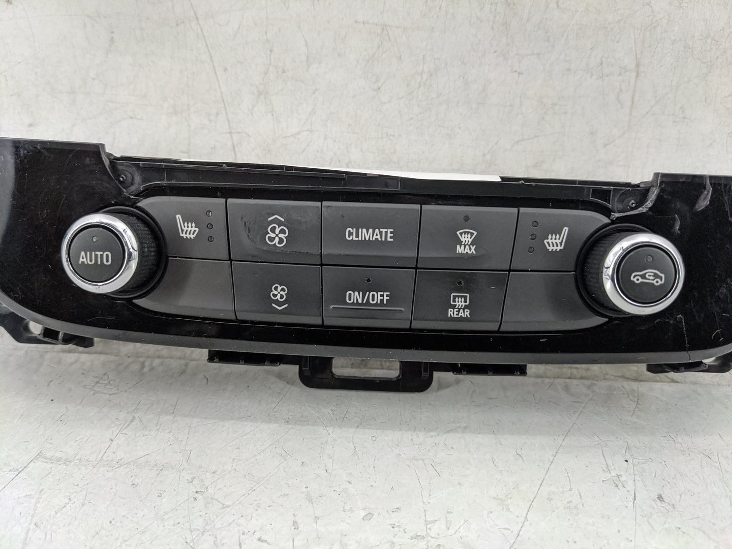 2018-2020 Buick Enclave Climate Control Module Temperature AC/Heater Replacement P/N:811030956 84497455 Fits Fits 2018 2019 