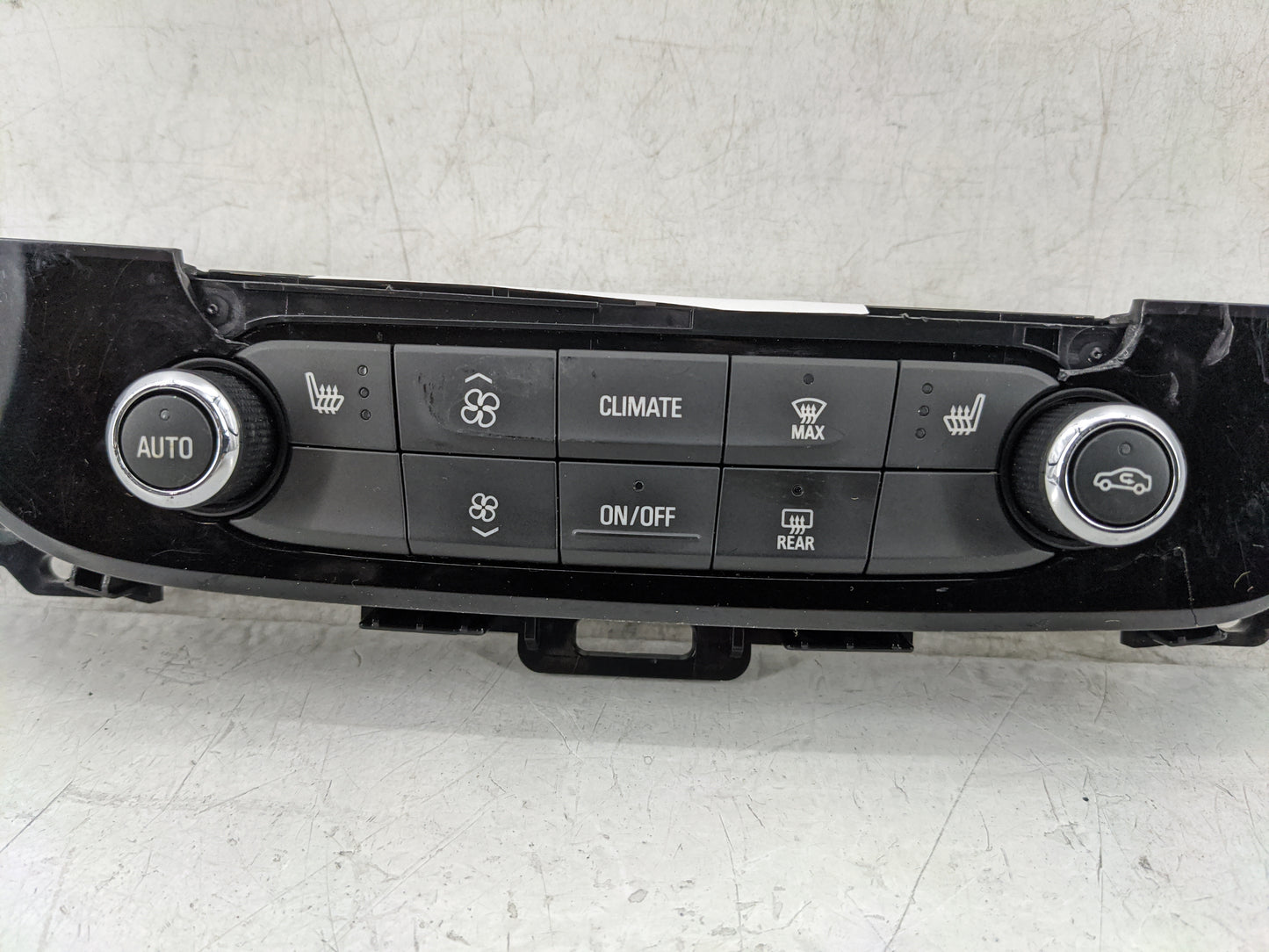 2018-2020 Buick Enclave Climate Control Module Temperature AC/Heater Replacement P/N:811030956 84497455 Fits Fits 2018 2019 