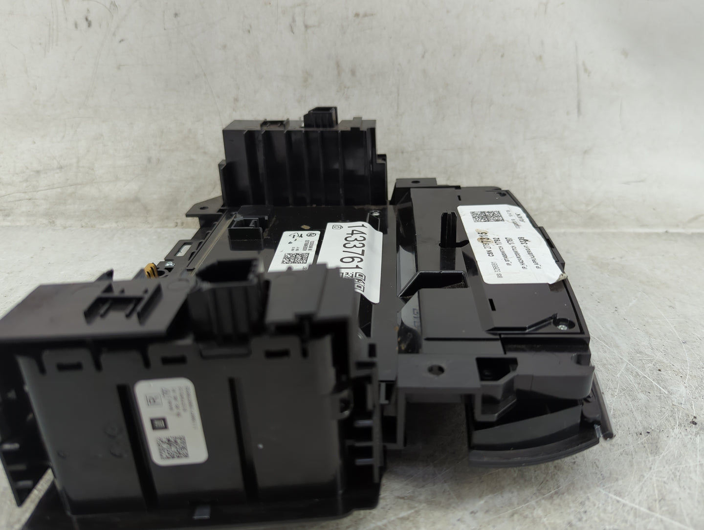 2018-2019 Buick Enclave Radio AM FM Cd Player Receiver Replacement P/N:84570791 Fits Fits 2018 2019 OEM Used Auto Parts - Oe