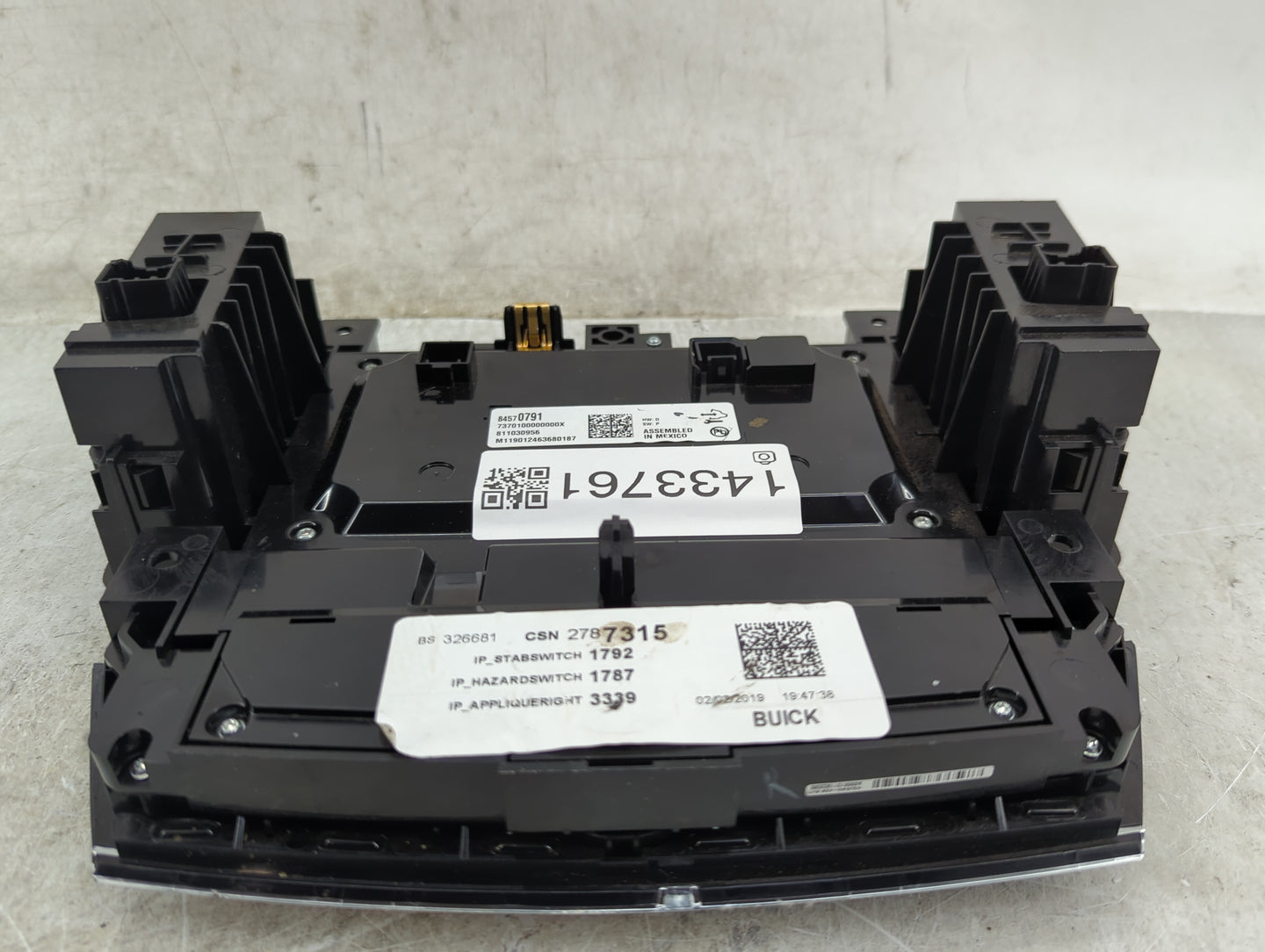 2018-2019 Buick Enclave Radio AM FM Cd Player Receiver Replacement P/N:84570791 Fits Fits 2018 2019 OEM Used Auto Parts - Oe