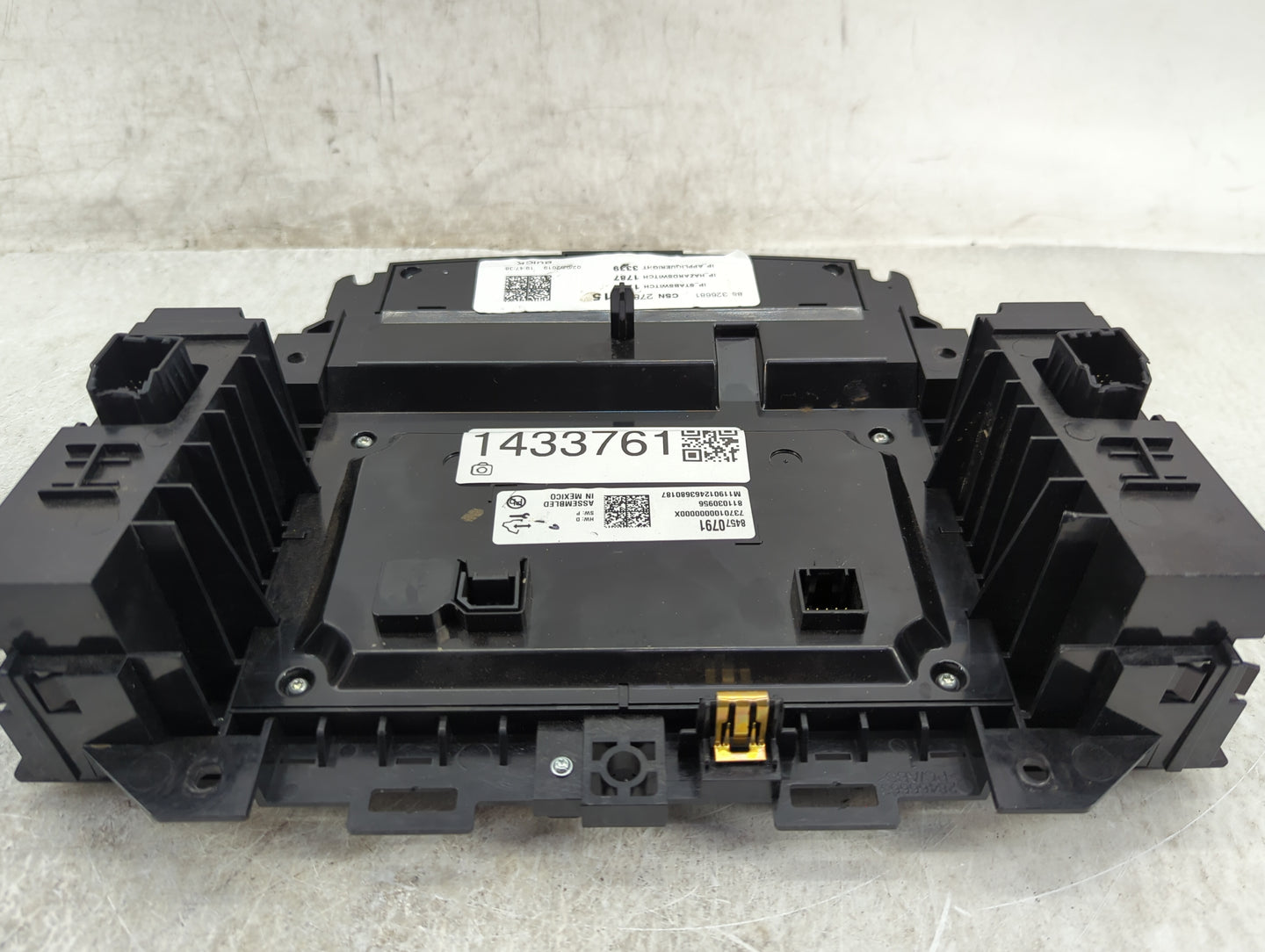 2018-2019 Buick Enclave Radio AM FM Cd Player Receiver Replacement P/N:84570791 Fits Fits 2018 2019 OEM Used Auto Parts - Oe