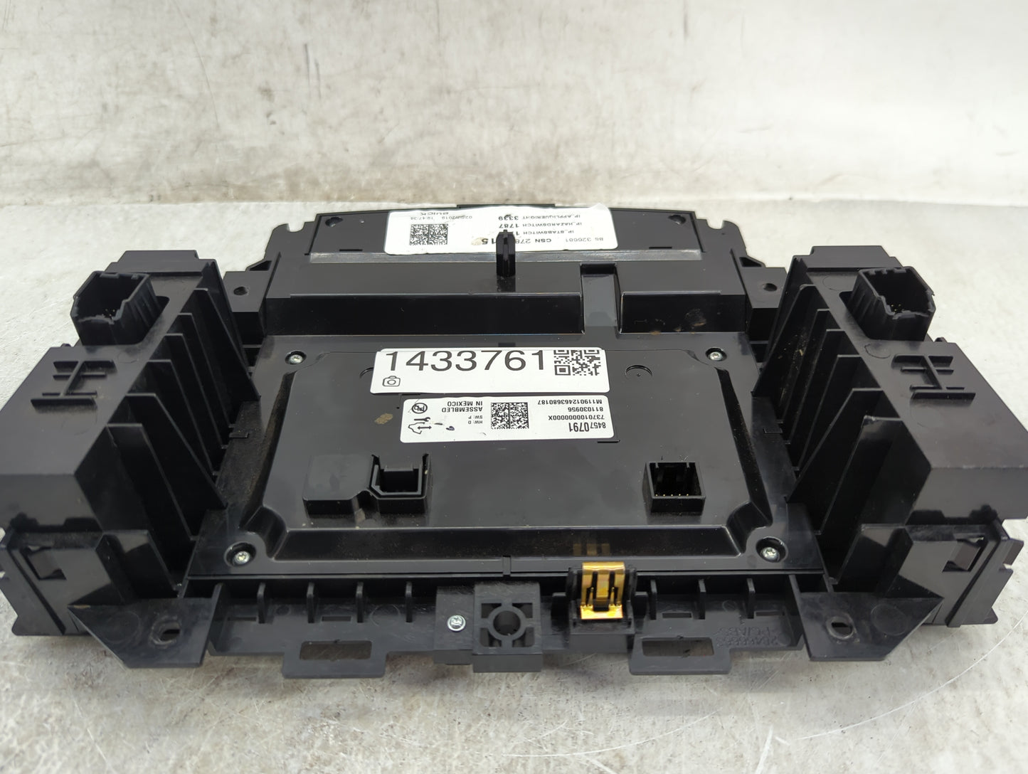2018-2019 Buick Enclave Radio AM FM Cd Player Receiver Replacement P/N:84570791 Fits Fits 2018 2019 OEM Used Auto Parts - Oe