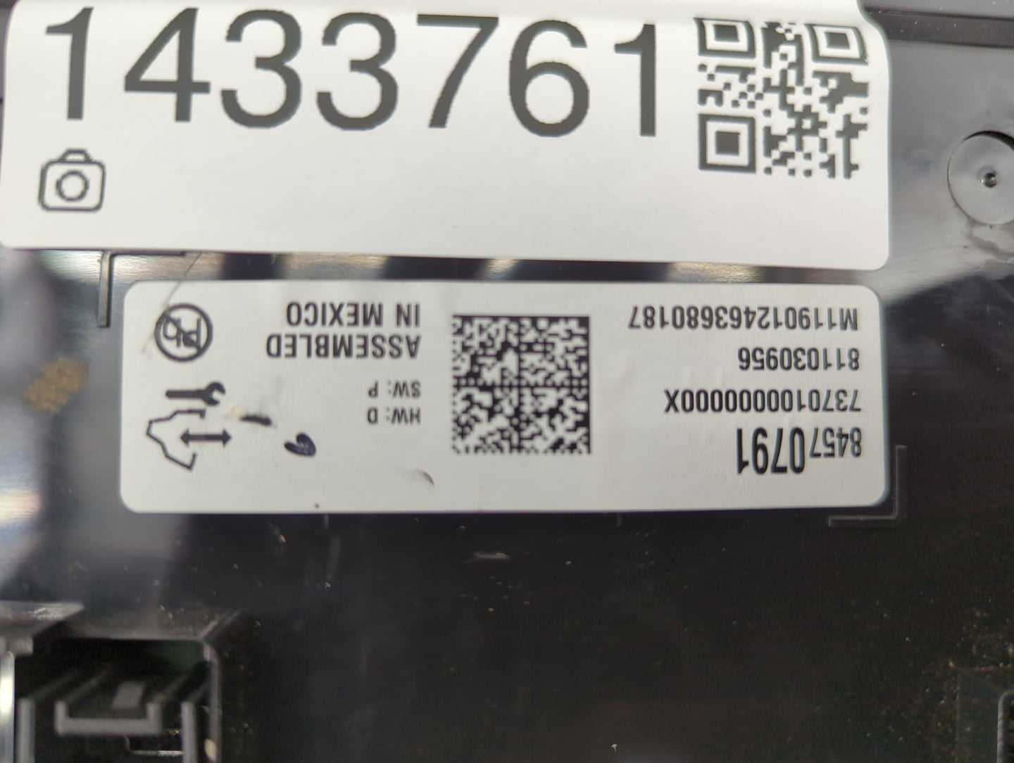 2018-2019 Buick Enclave Radio AM FM Cd Player Receiver Replacement P/N:84570791 Fits Fits 2018 2019 OEM Used Auto Parts - Oe