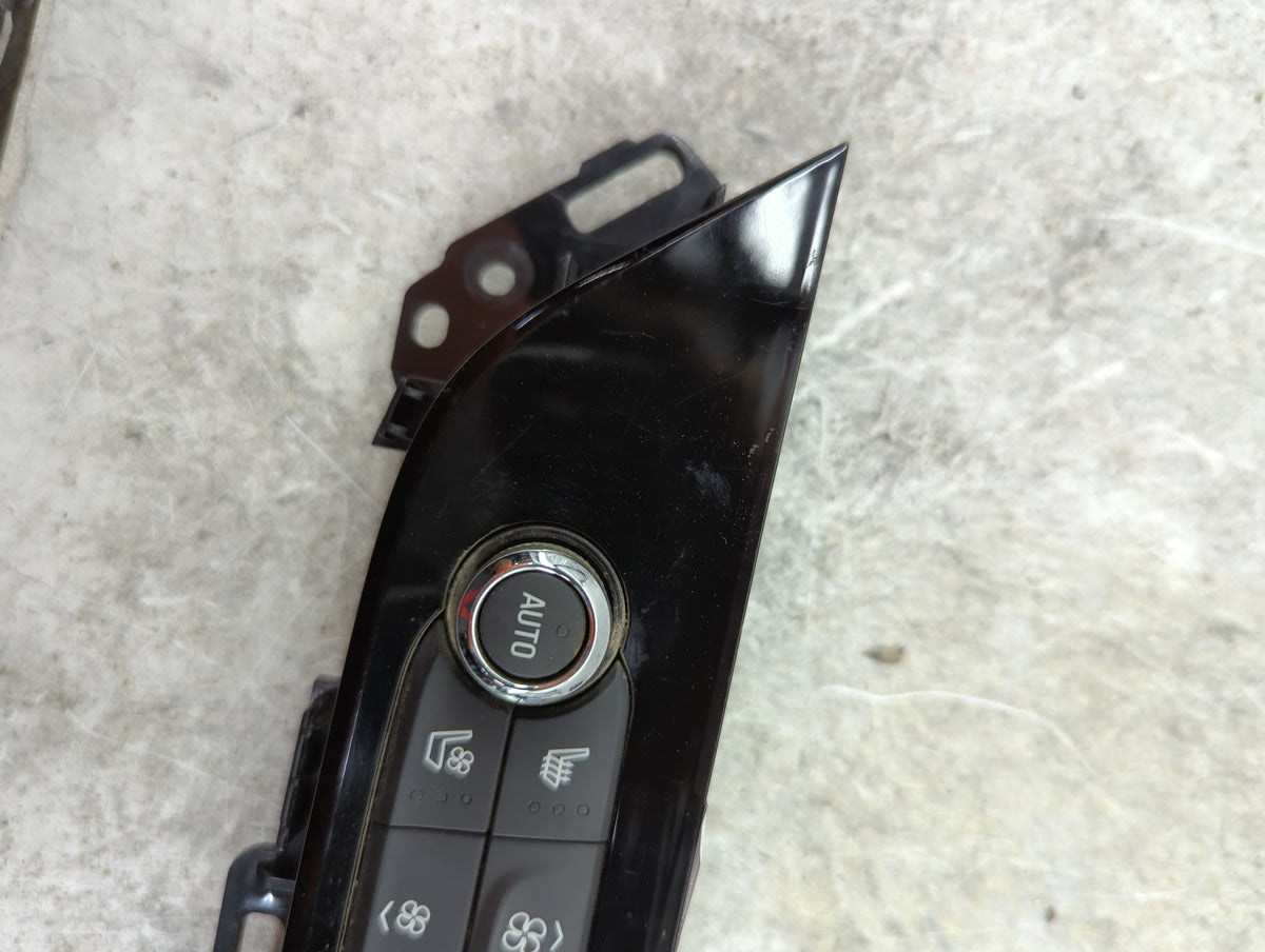 2018-2020 Buick Enclave Climate Control Module Temperature AC/Heater Replacement P/N:84320469 7370200000000X Fits OEM Used A