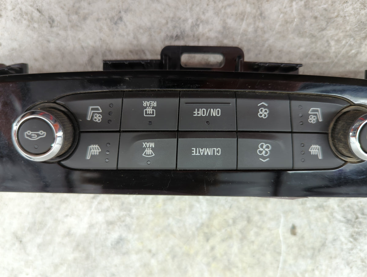 2018-2020 Buick Enclave Climate Control Module Temperature AC/Heater Replacement P/N:84320469 7370200000000X Fits OEM Used A