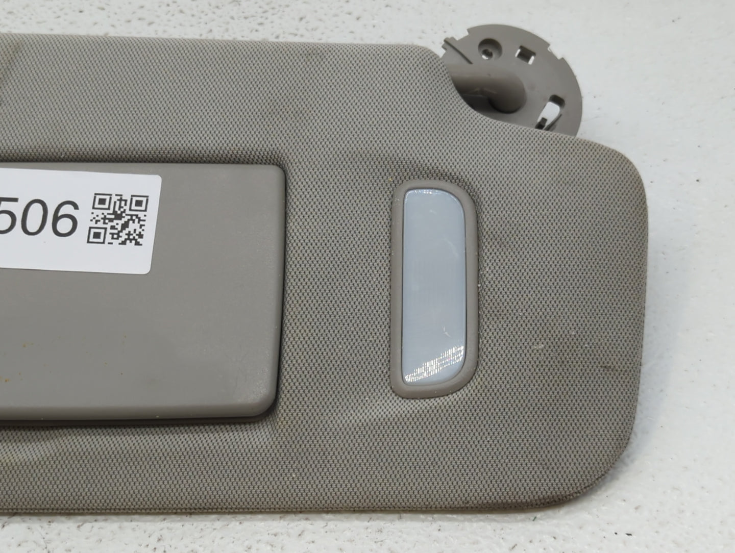 2018-2020 Buick Enclave Sun Visor Shade Replacement Passenger Right Mirror Fits Fits 2018 2019 2020 OEM Used Auto Parts - Oe