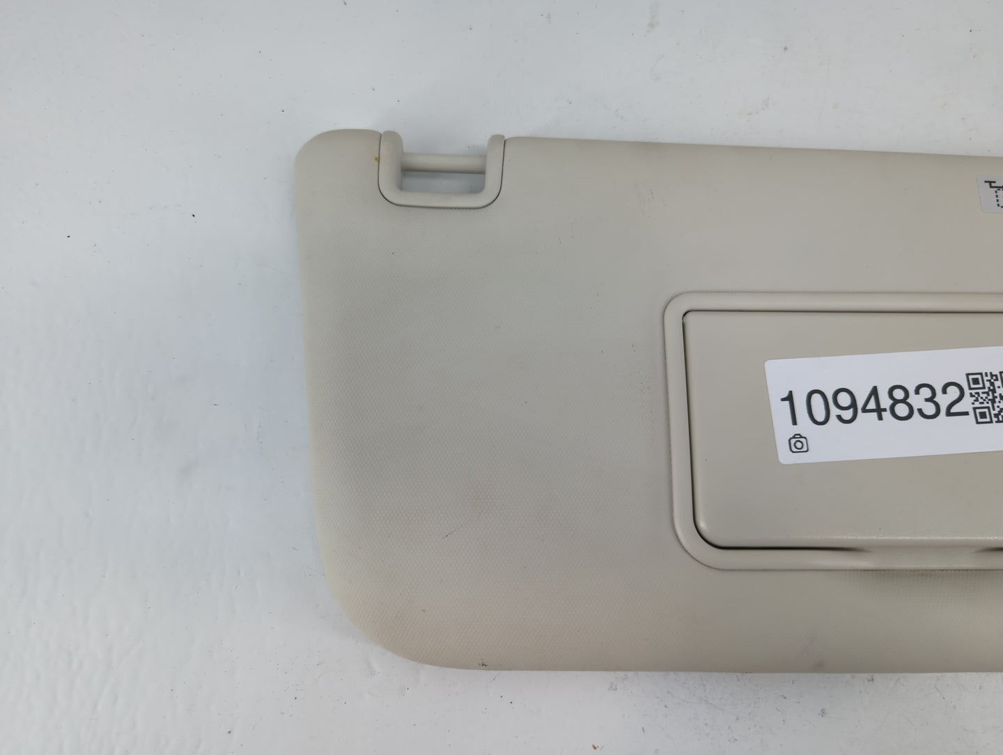 2019 Buick Encore Sun Visor Shade Replacement Passenger Right Mirror Fits OEM Used Auto Parts - Oemusedautoparts1.com