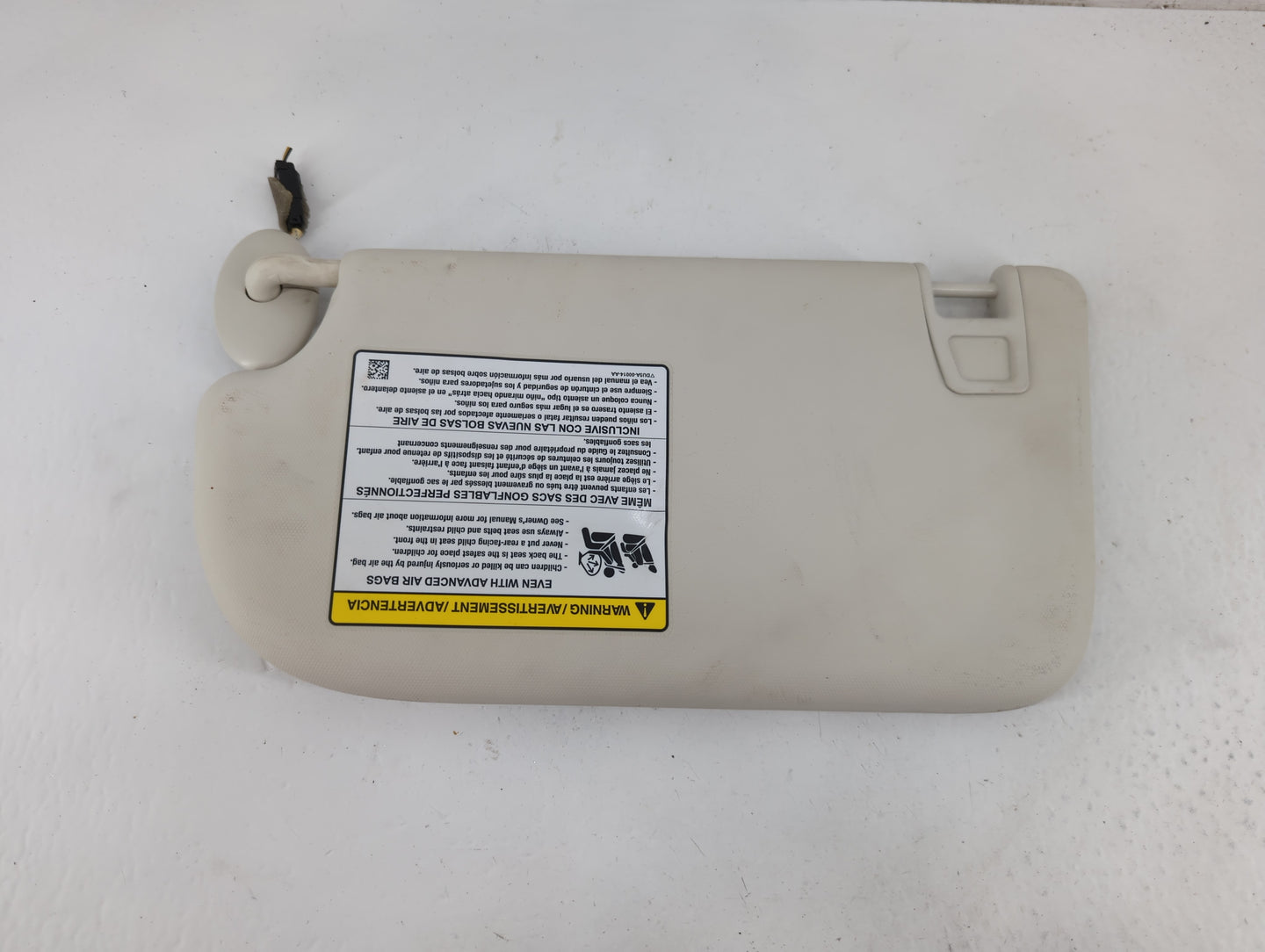 2019 Buick Encore Sun Visor Shade Replacement Passenger Right Mirror Fits OEM Used Auto Parts - Oemusedautoparts1.com