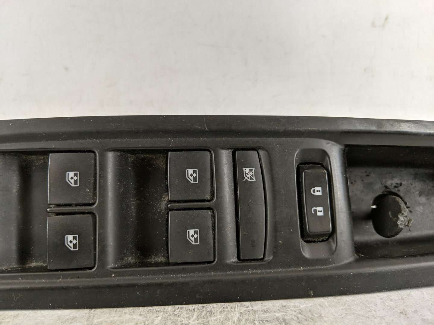 2017-2020 Buick Encore Master Power Window Switch Replacement Driver Side Left P/N:95025518-600R Fits Fits 2017 2018 2019 20