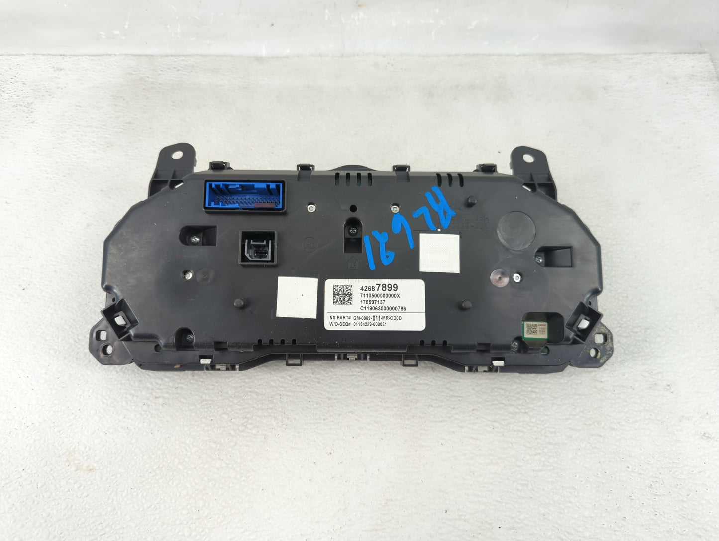 2019-2021 Buick Encore Instrument Cluster Speedometer Gauges P/N:42687899 Fits Fits 2019 2020 2021 OEM Used Auto Parts - Oem