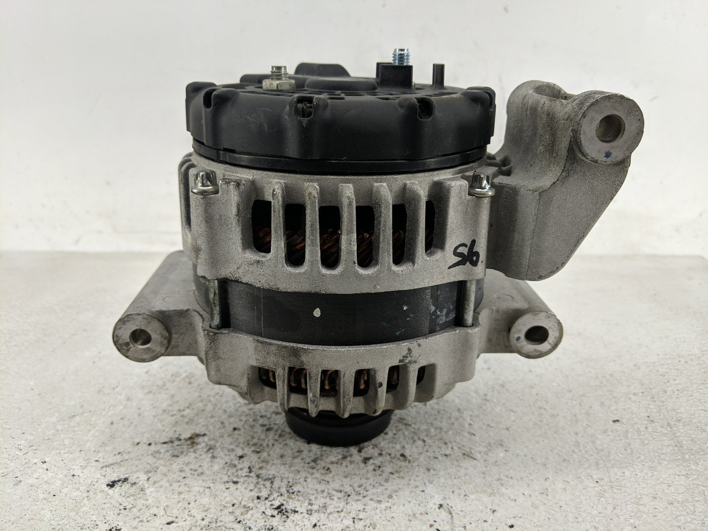 2017-2019 Buick Encore Alternator Replacement Generator Charging Assembly Engine OEM P/N:42609193 Fits Fits 2017 2018 2019 O