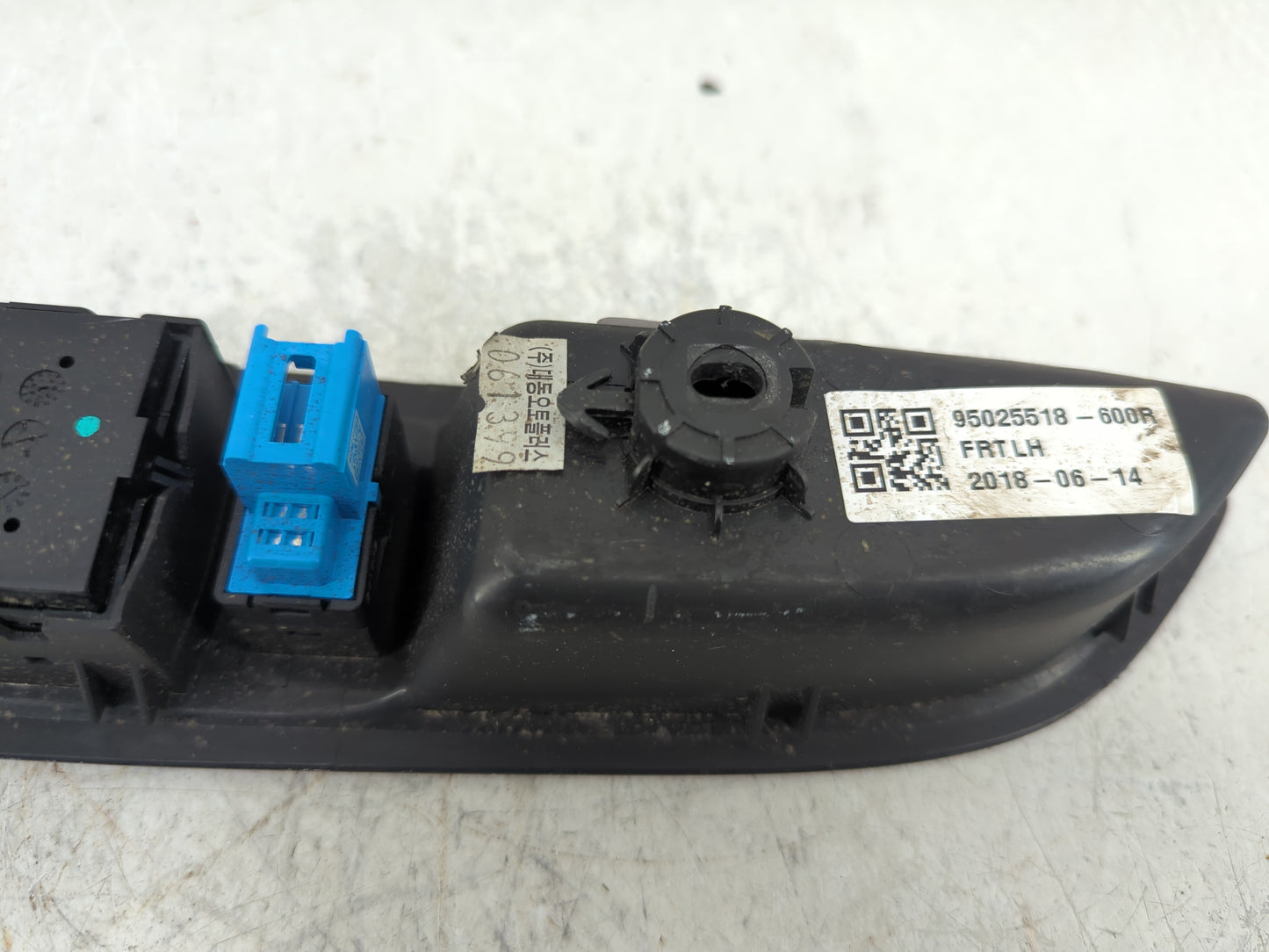 2017-2021 Buick Encore Master Power Window Switch Replacement Driver Side Left P/N:95025518-600R Fits OEM Used Auto Parts - 