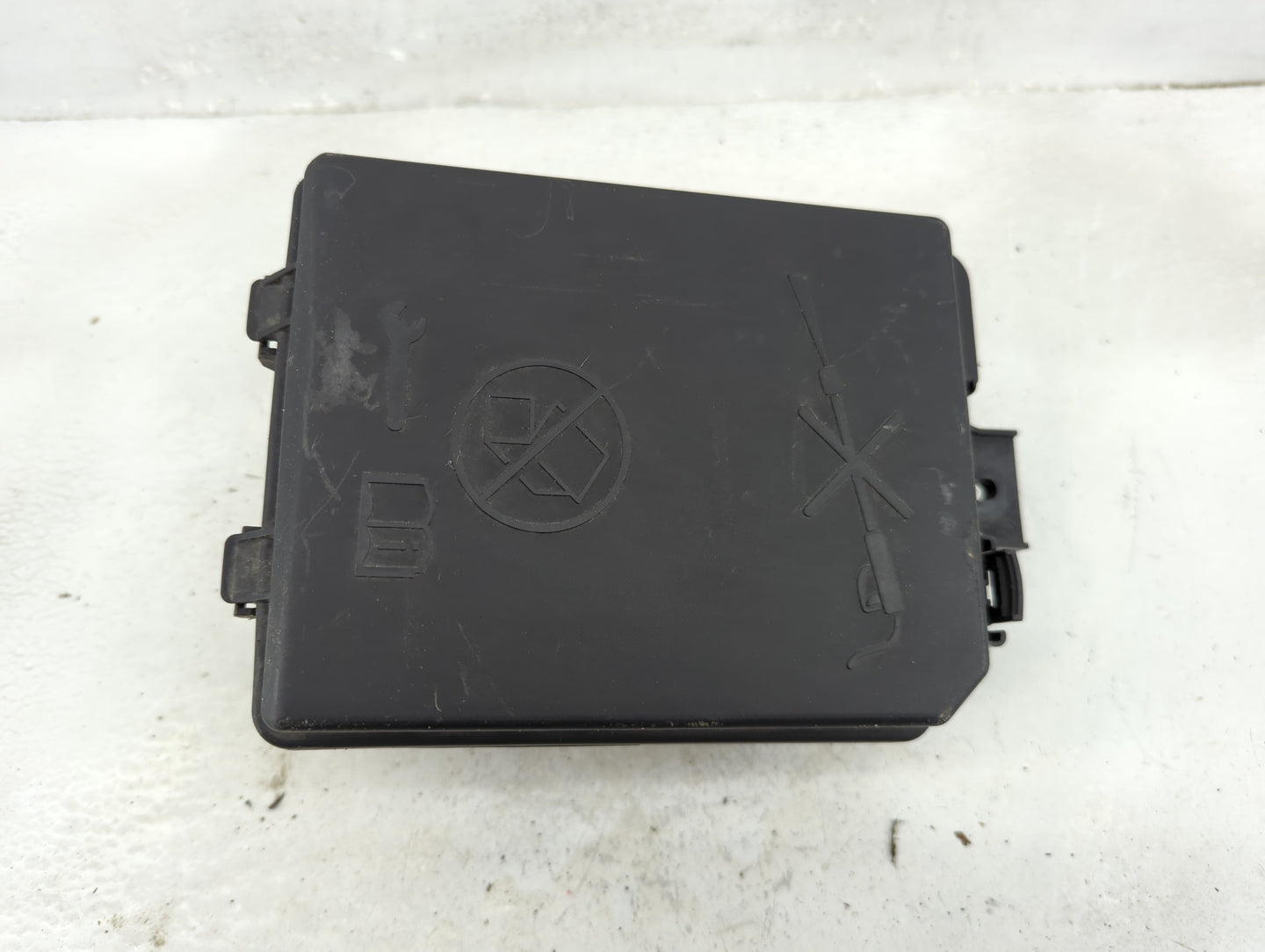 2018-2020 Buick Encore Fusebox Fuse Box Panel Relay Module P/N:95941608 Fits Fits 2018 2019 2020 OEM Used Auto Parts - Oemus