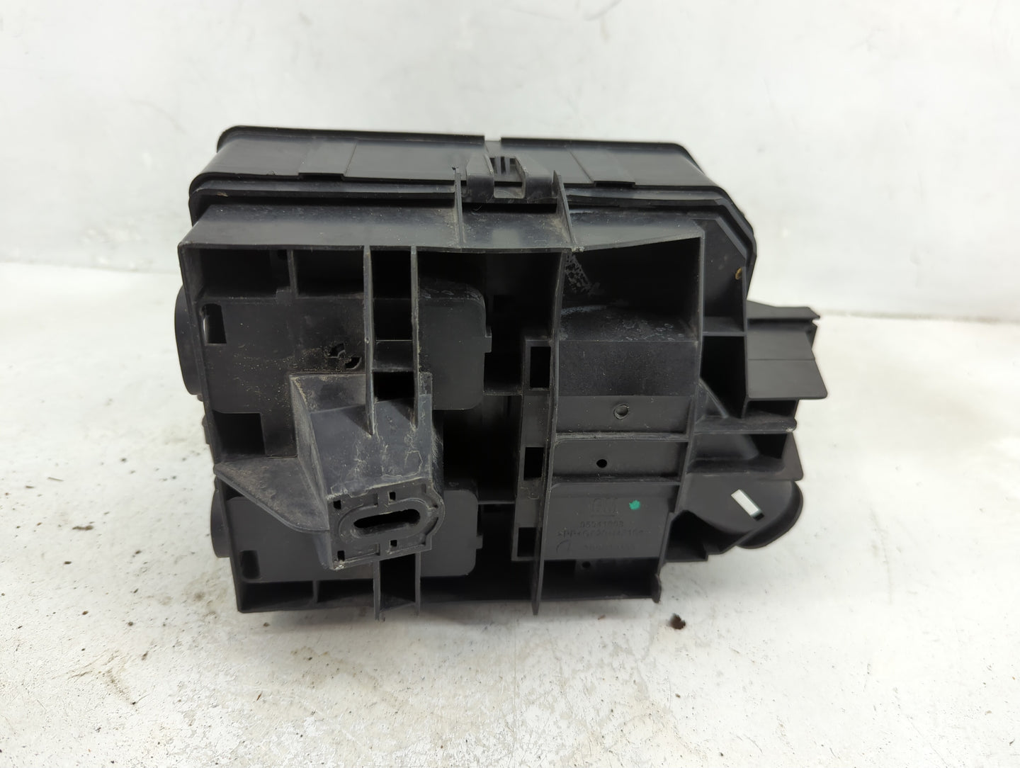 2018-2020 Buick Encore Fusebox Fuse Box Panel Relay Module P/N:95941608 Fits Fits 2018 2019 2020 OEM Used Auto Parts - Oemus
