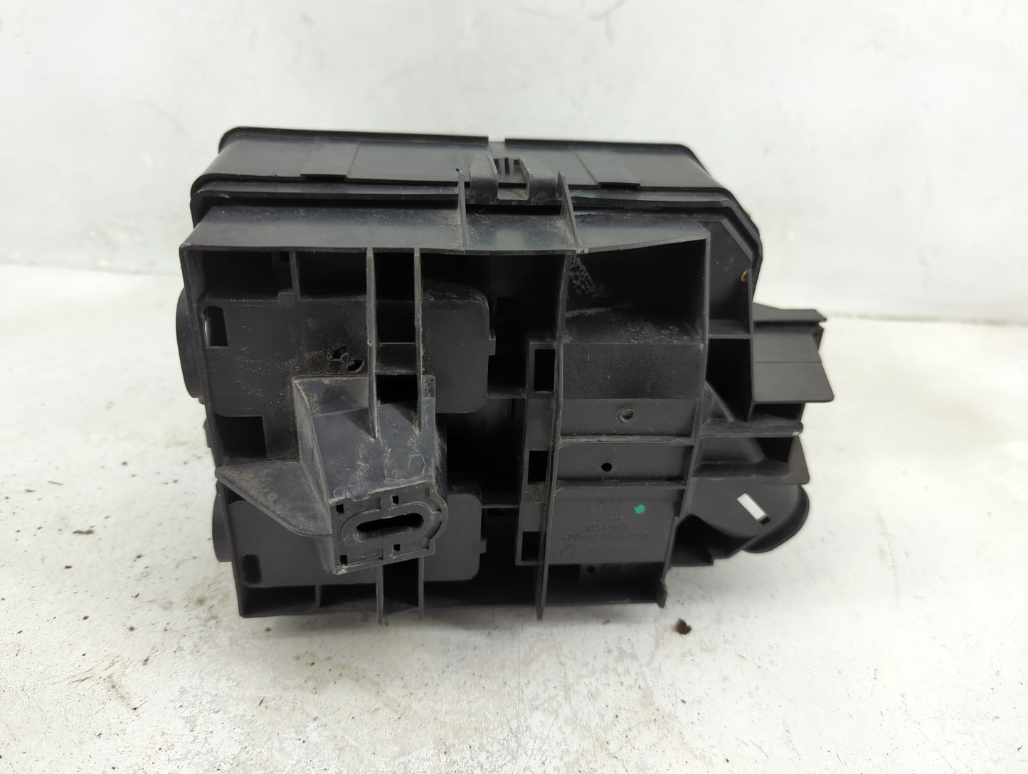 2018-2020 Buick Encore Fusebox Fuse Box Panel Relay Module P/N:95941608 Fits Fits 2018 2019 2020 OEM Used Auto Parts - Oemus