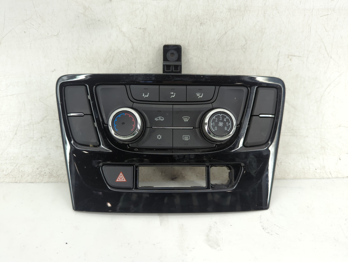 2017-2021 Buick Encore Climate Control Module Temperature AC/Heater Replacement P/N:39081561 A2C1134980001 Fits OEM Used Aut