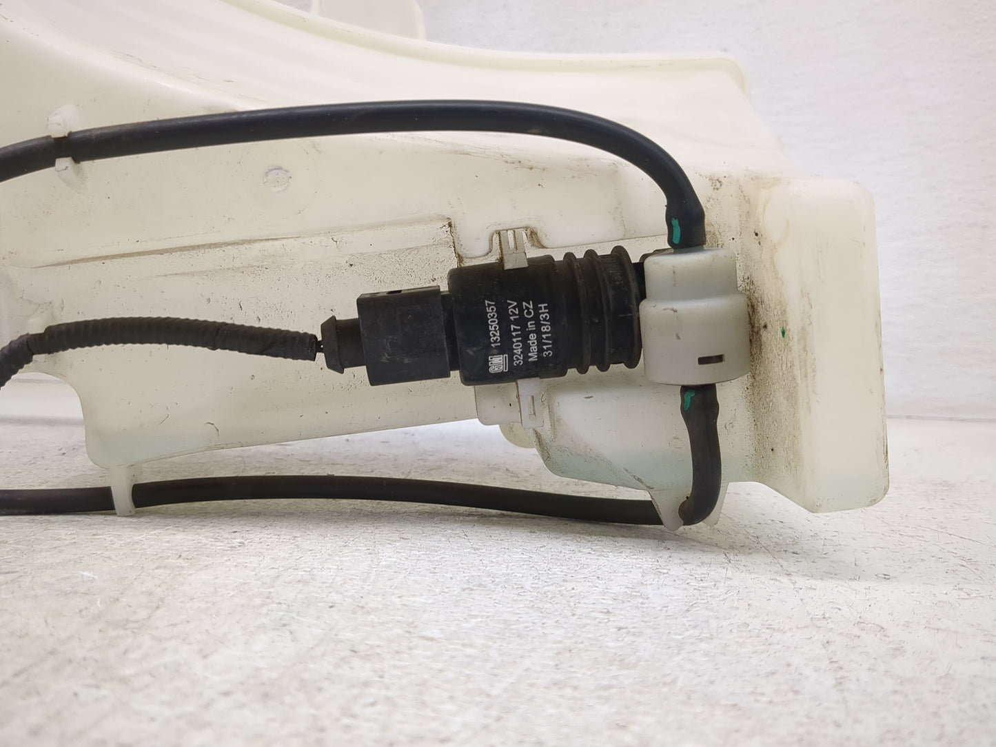 2015-2021 Buick Encore Windshield Washer Fluid Reservoir Bottle Oem - Oemusedautoparts1.com