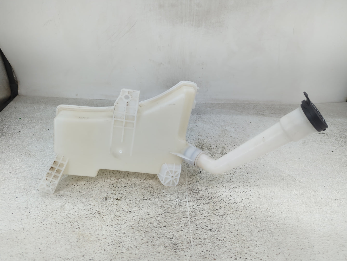 2015-2021 Buick Encore Windshield Washer Fluid Reservoir Bottle Oem - Oemusedautoparts1.com