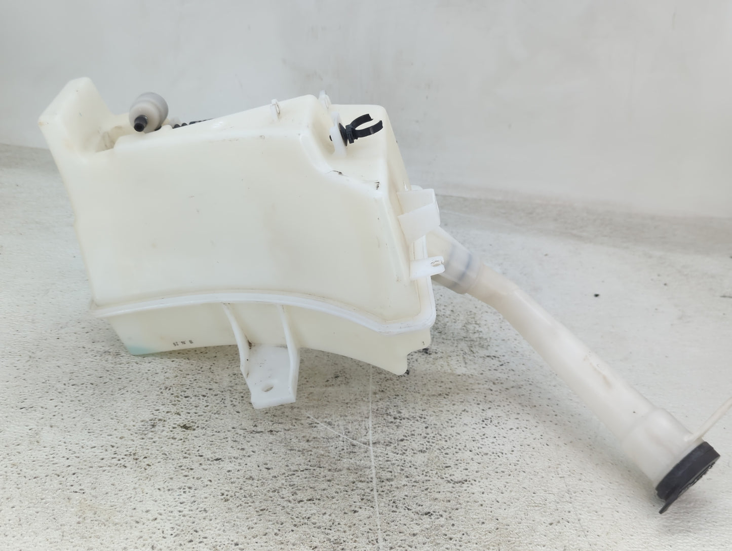 2015-2021 Buick Encore Windshield Washer Fluid Reservoir Bottle Oem - Oemusedautoparts1.com