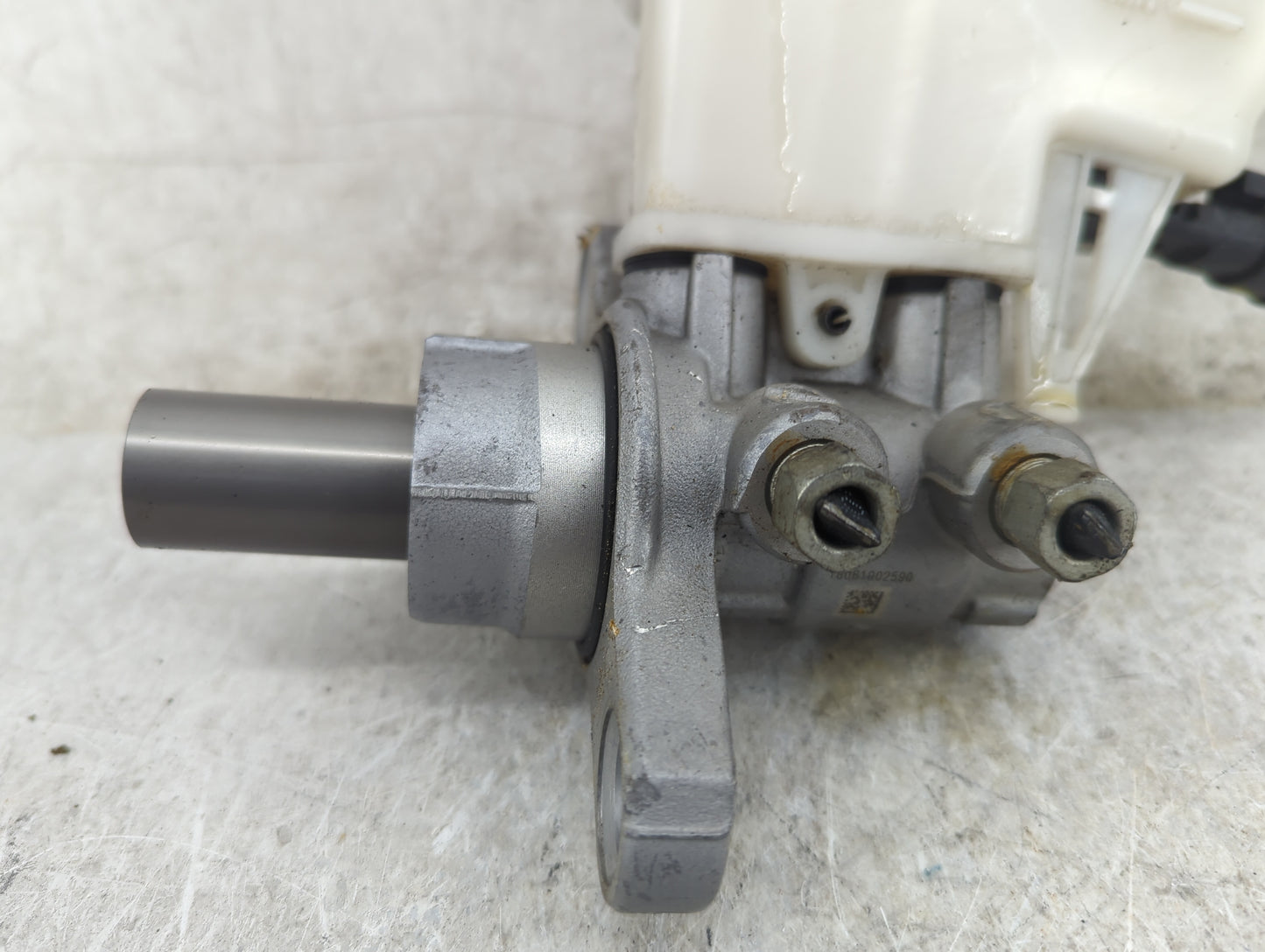 2013-2021 Buick Encore Brake Master Cylinder 1452074 - Oemusedautoparts1.com