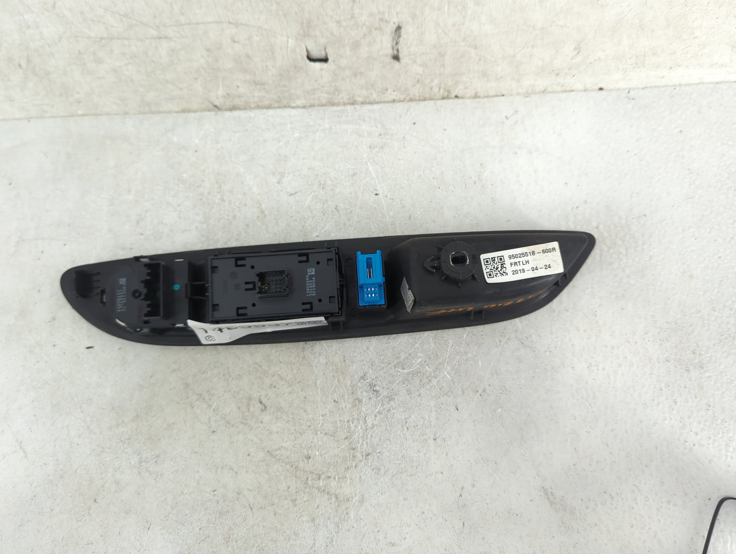 2017-2020 Buick Encore Master Power Window Switch Replacement Driver Side Left P/N:95025518-600R Fits Fits 2017 2018 2019 20