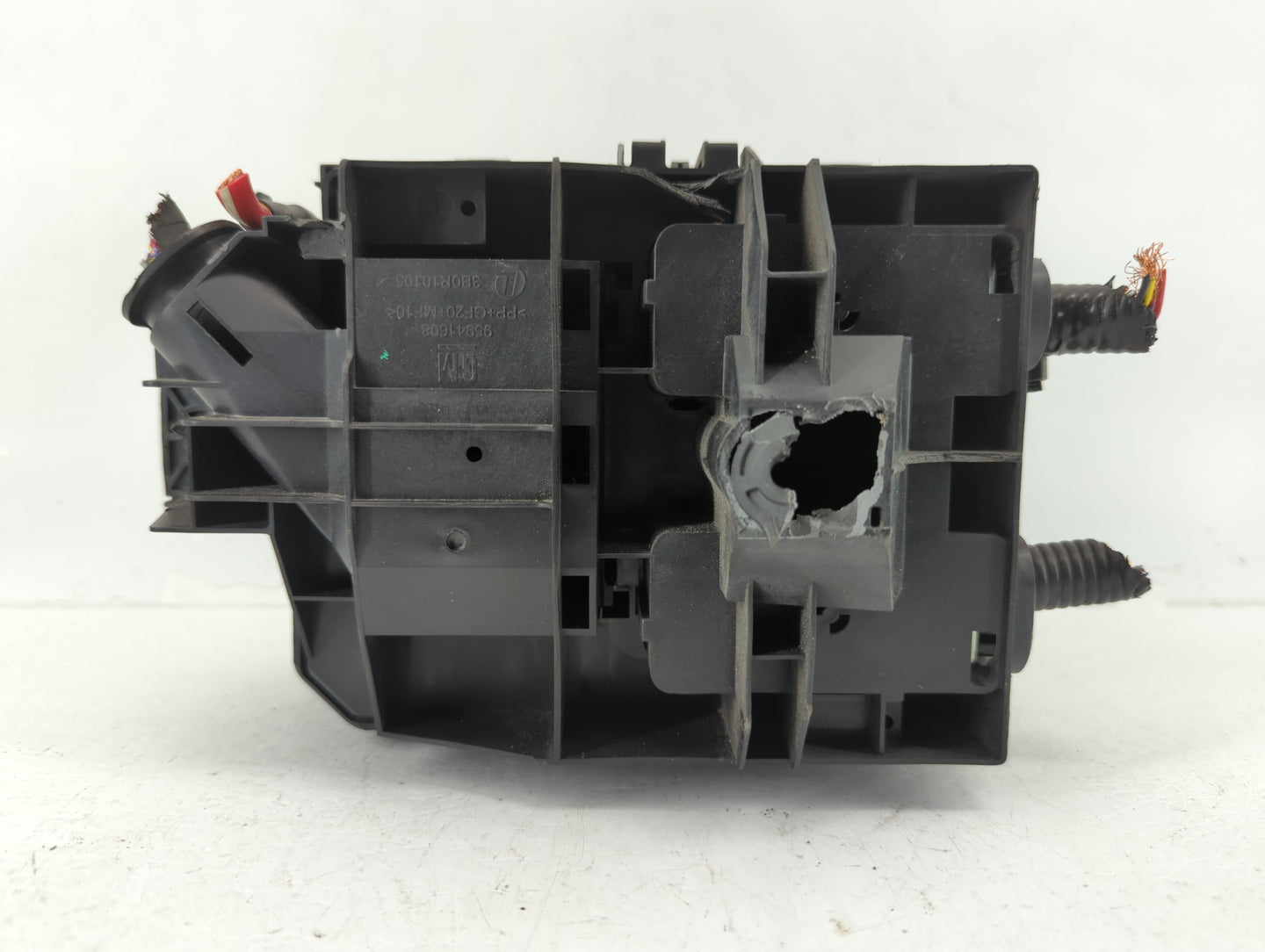2018-2020 Buick Encore Fusebox Fuse Box Panel Relay Module P/N:42624875 Fits Fits 2018 2019 2020 OEM Used Auto Parts - Oemus