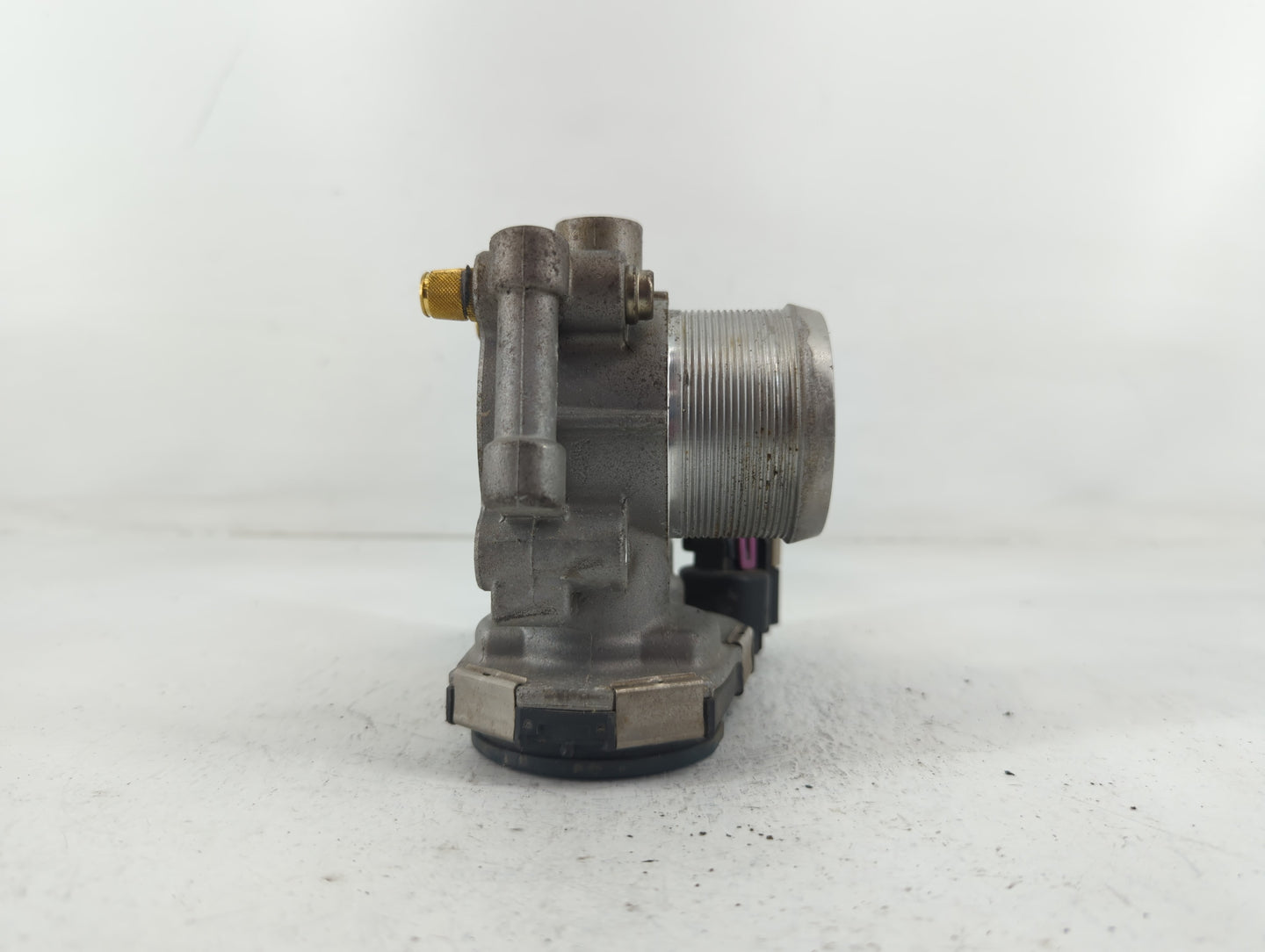 2016-2021 Buick Encore Throttle Body P/N:55 581 662 Fits Fits 2016 2017 2018 2019 2020 2021 2022 OEM Used Auto Parts - Oemus