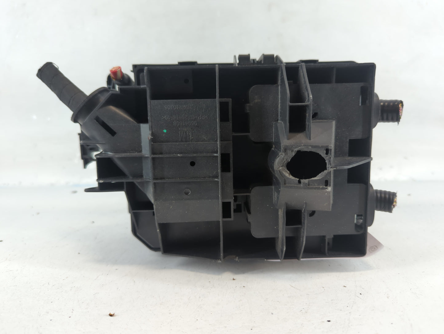 2018-2020 Buick Encore Fusebox Fuse Box Panel Relay Module P/N:C0002799 42624875 Fits Fits 2018 2019 2020 OEM Used Auto Part