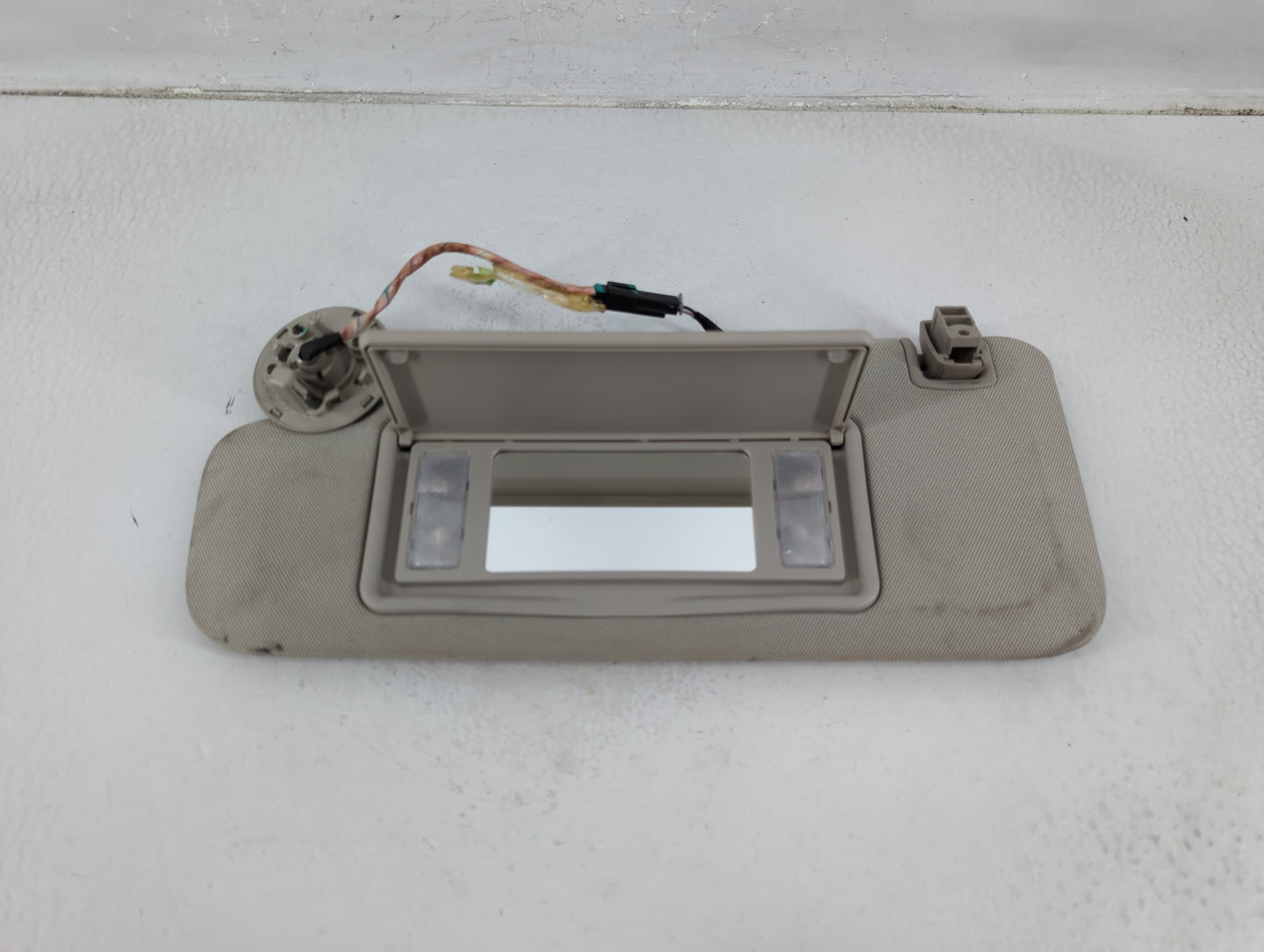 2016-2020 Buick Envision Sun Visor Shade Replacement Driver Left Mirror Fits Fits 2016 2017 2018 2019 2020 OEM Used Auto Par