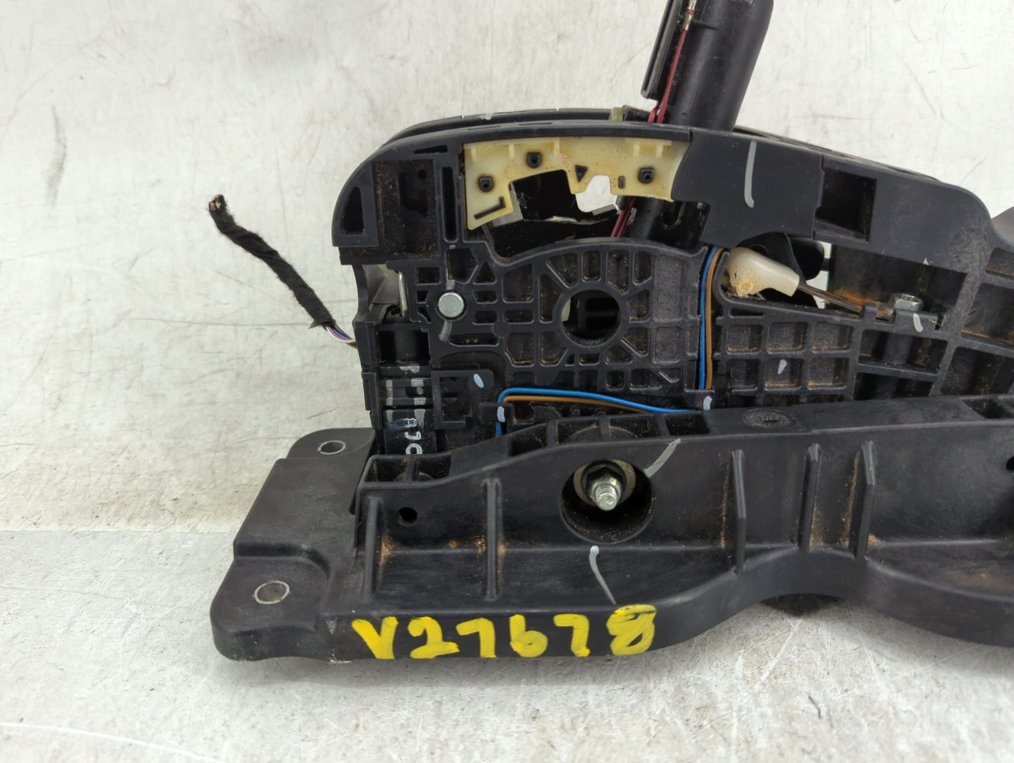 2019 Buick Lacrosse Floor Console Assembly Shifter - Oemusedautoparts1.com