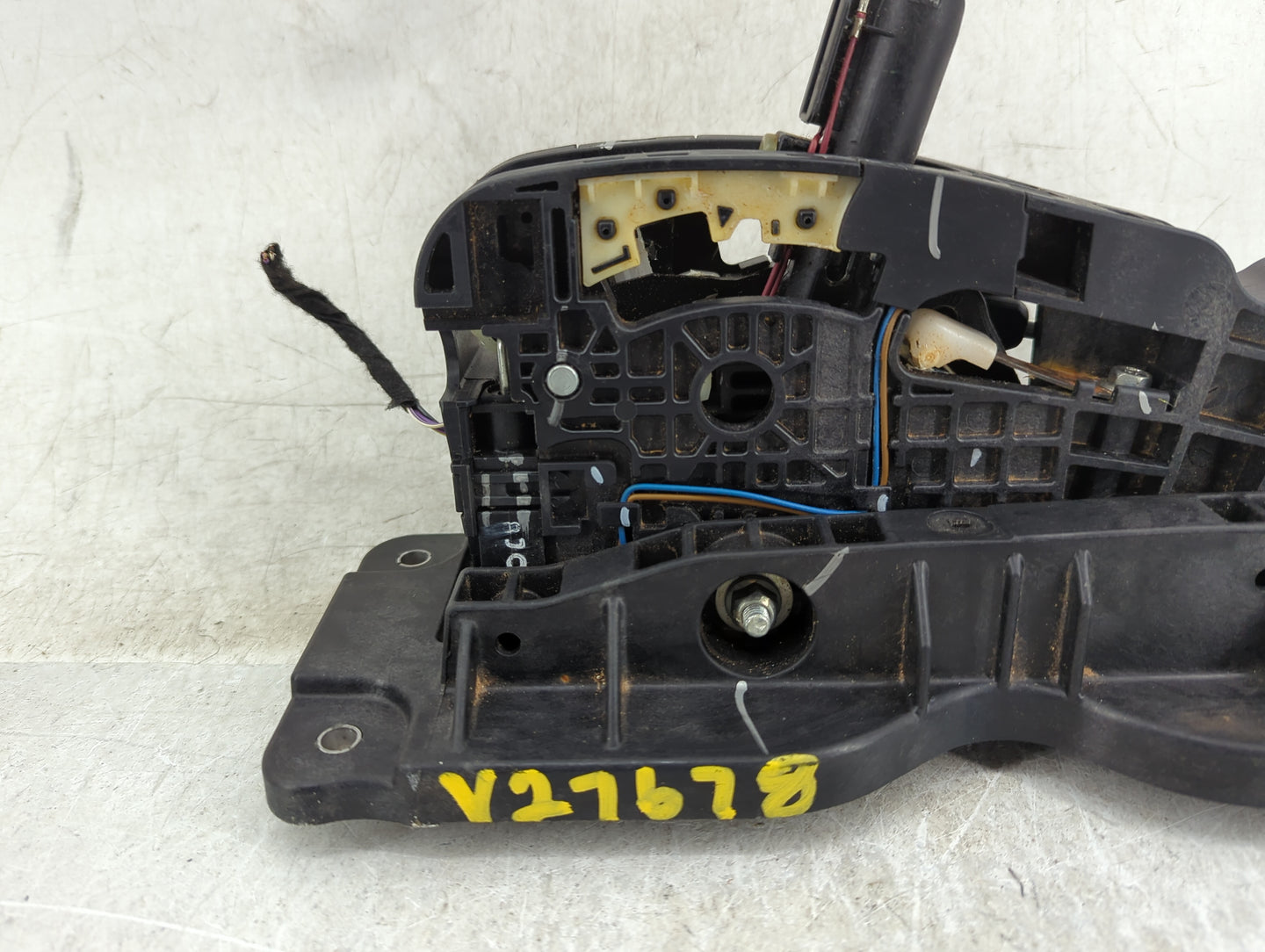 2019 Buick Lacrosse Floor Console Assembly Shifter - Oemusedautoparts1.com