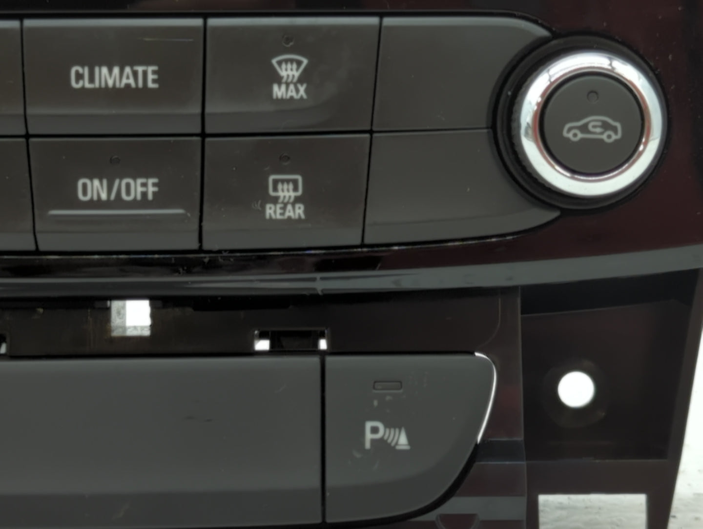2019 Buick Lacrosse Climate Control Module Temperature AC/Heater Replacement P/N:84315981 Fits OEM Used Auto Parts - Oemused