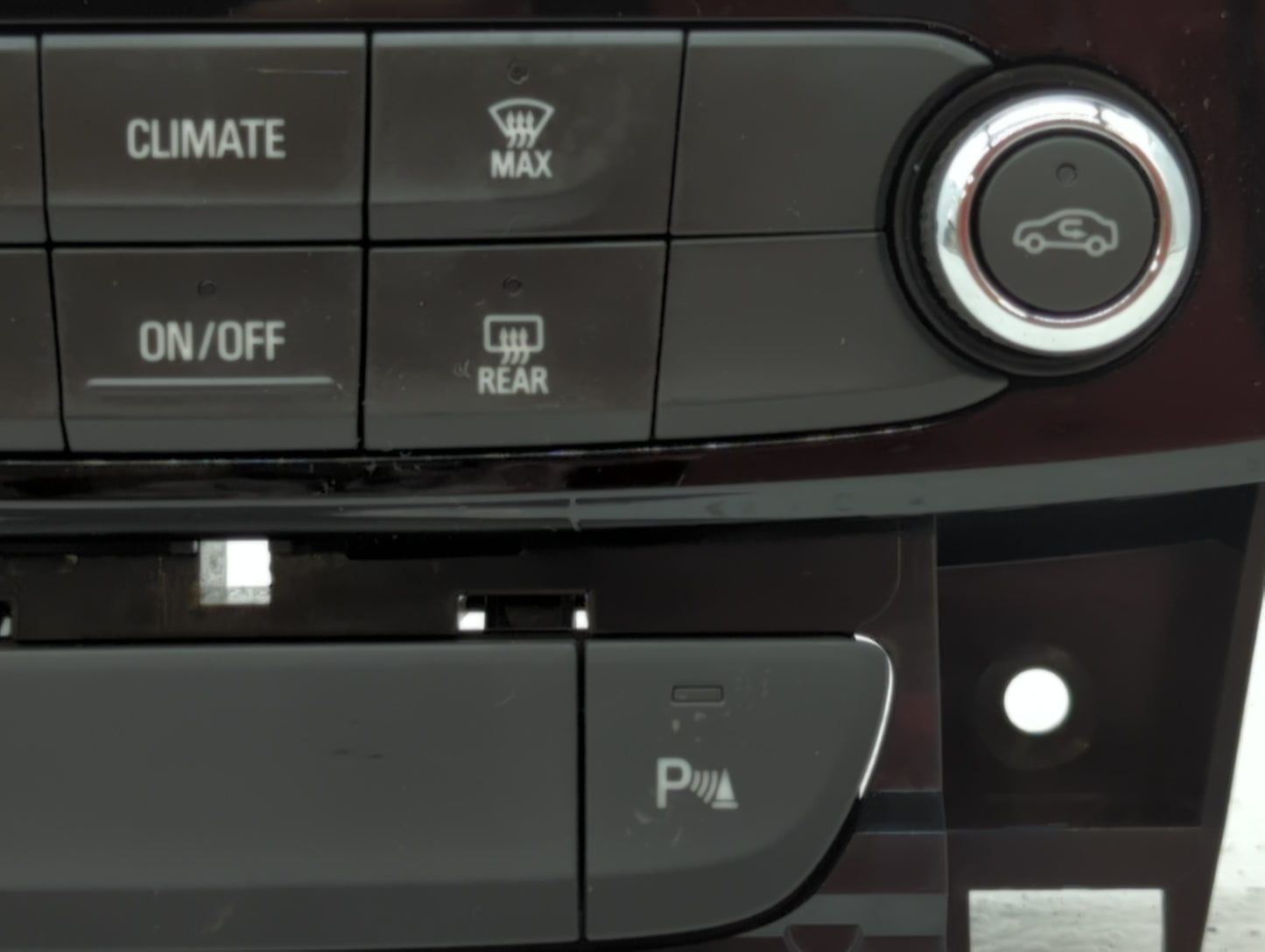 2019 Buick Lacrosse Climate Control Module Temperature AC/Heater Replacement P/N:84315981 Fits OEM Used Auto Parts - Oemused
