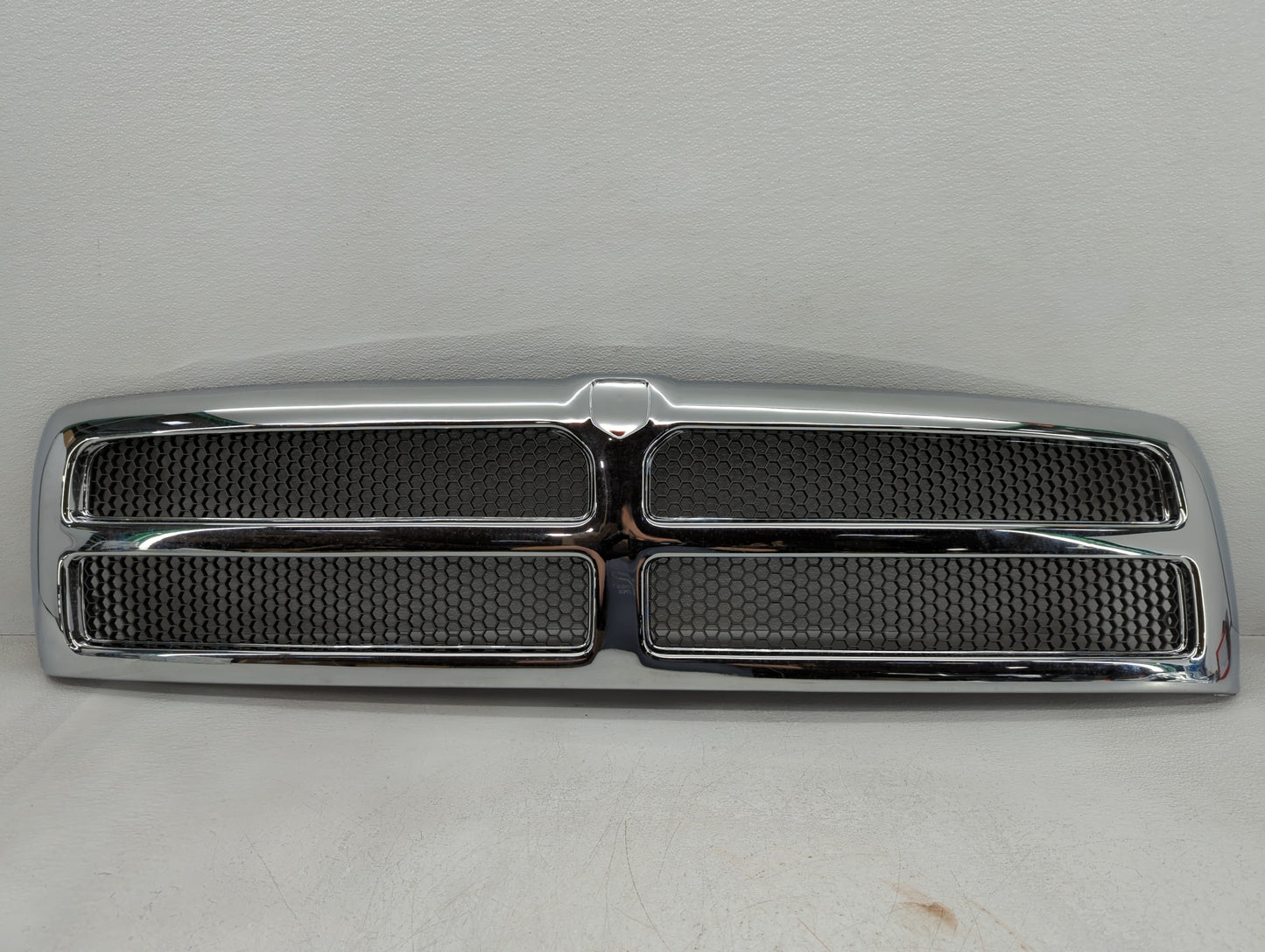 2017-2019 Buick Lacrosse Front Grille Bumper Not Included - Oemusedautoparts1.com