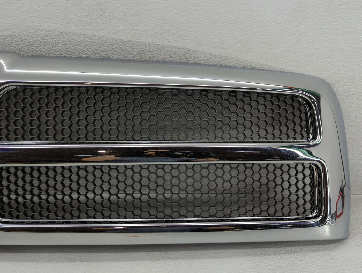 2017-2019 Buick Lacrosse Front Grille Bumper Not Included - Oemusedautoparts1.com