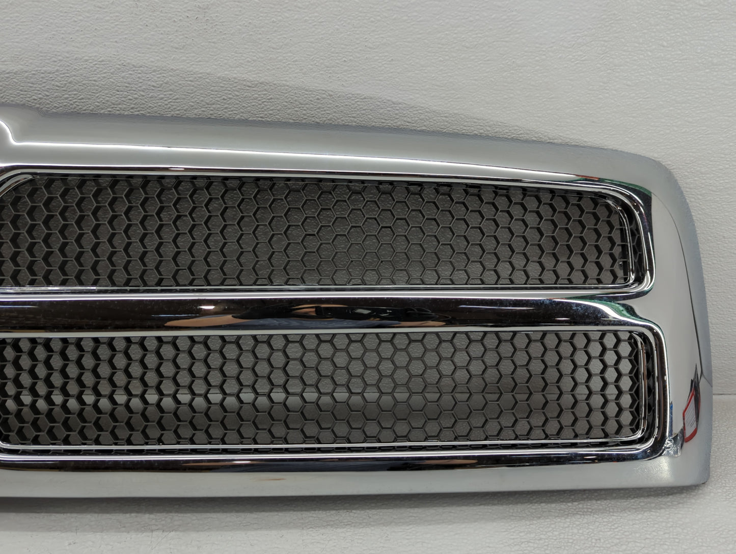 2017-2019 Buick Lacrosse Front Grille Bumper Not Included - Oemusedautoparts1.com
