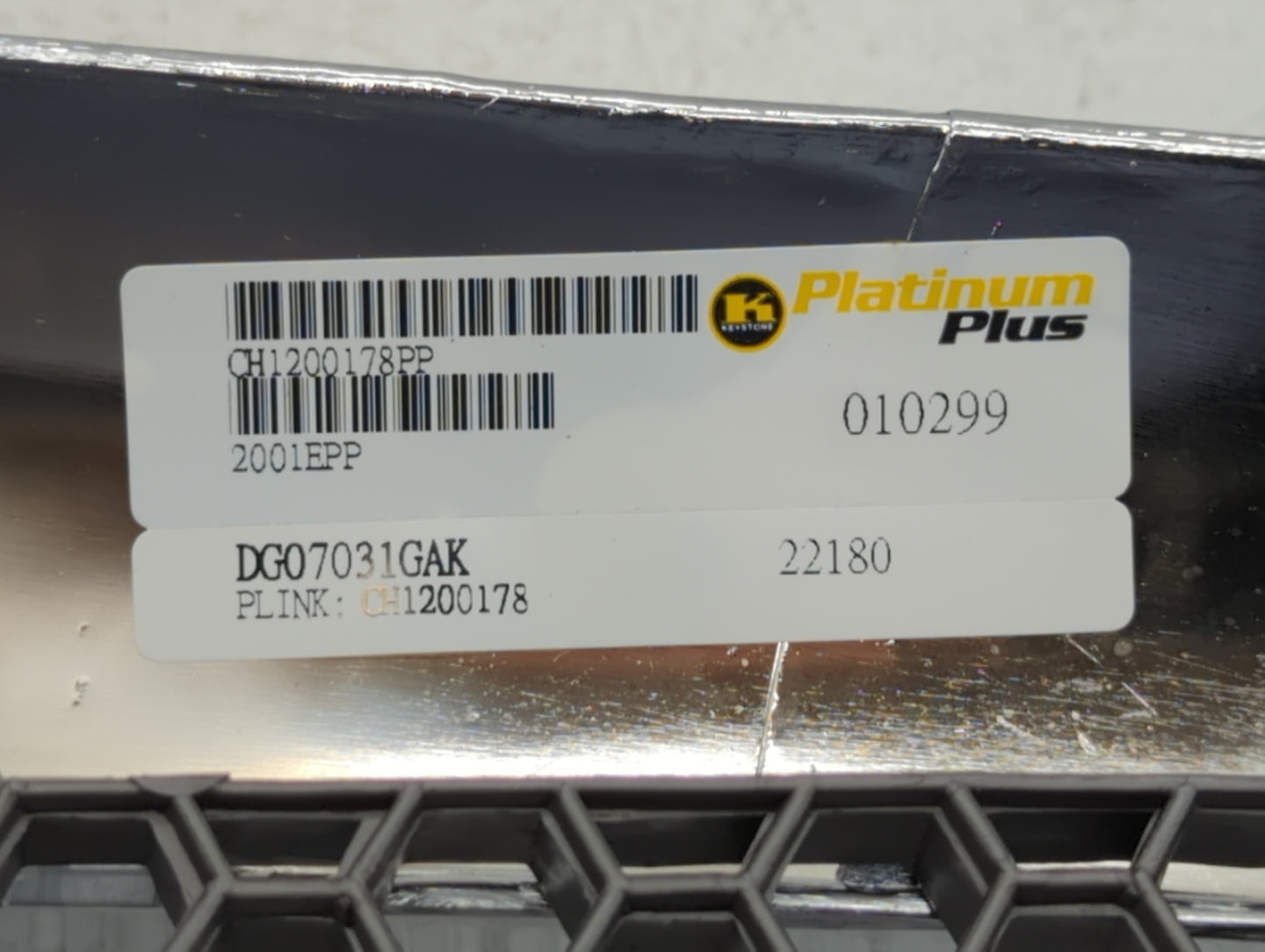 2017-2019 Buick Lacrosse Front Grille Bumper Not Included - Oemusedautoparts1.com