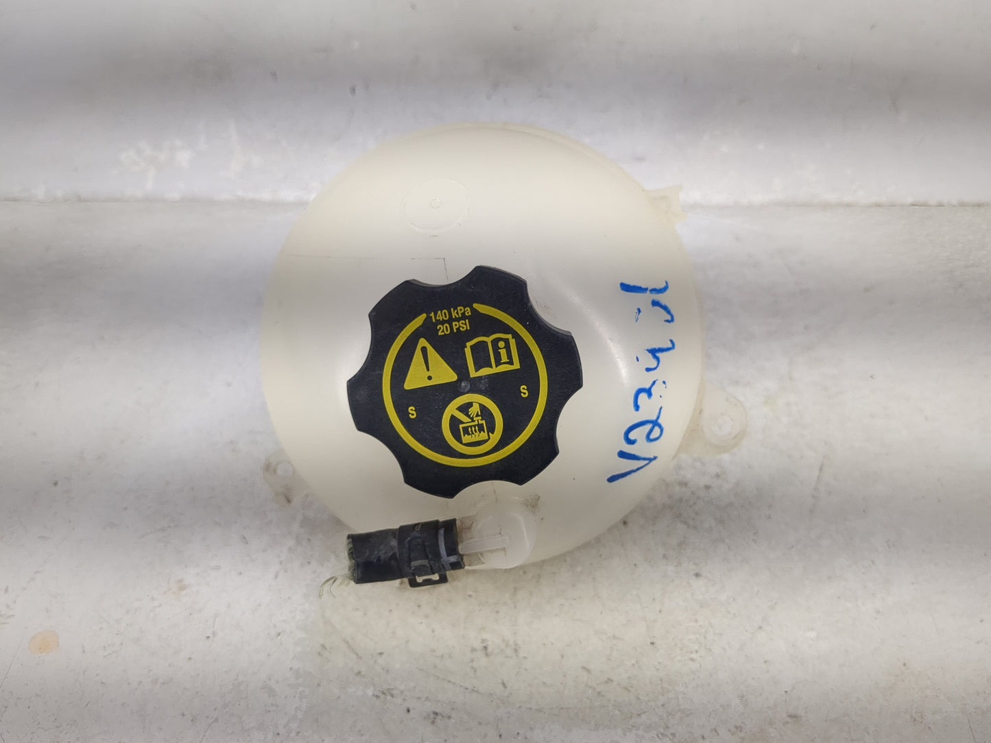 Buick Regal Radiator Coolant Overflow Expansion Tank Bottle 1476925 - Oemusedautoparts1.com