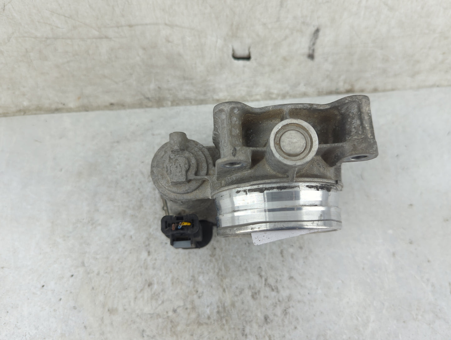 2014-2017 Buick Regal Throttle Body P/N:12681472AA Fits Fits 2013 2014 2015 2016 2017 2018 2019 2020 2021 OEM Used Auto Part