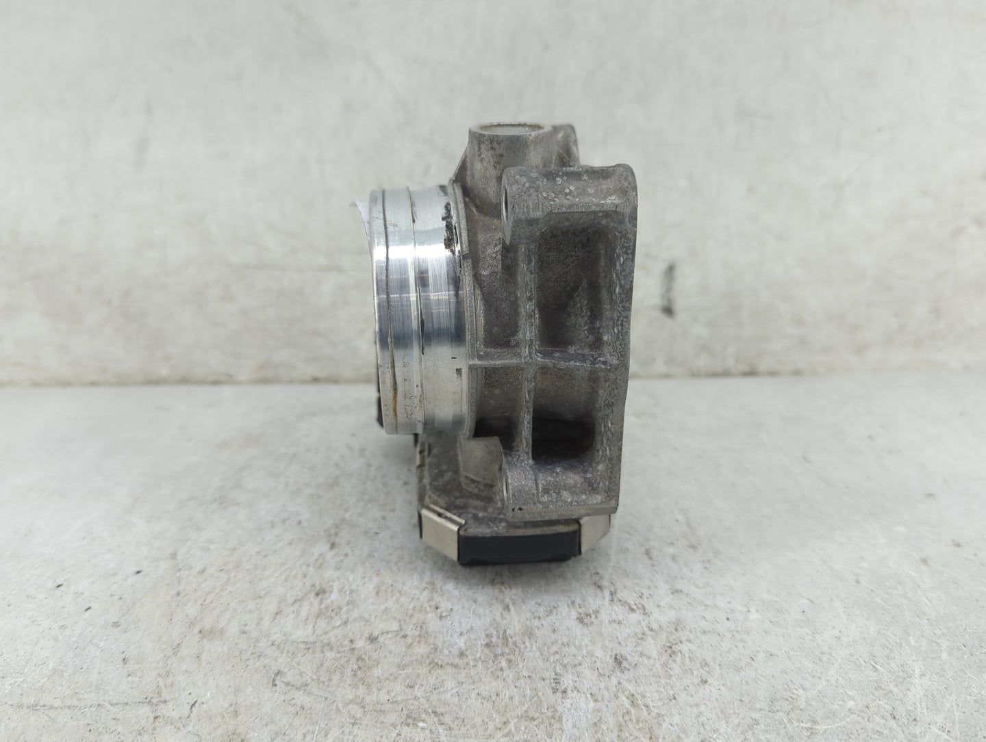 2014-2017 Buick Regal Throttle Body P/N:12681472AA Fits Fits 2013 2014 2015 2016 2017 2018 2019 2020 2021 OEM Used Auto Part